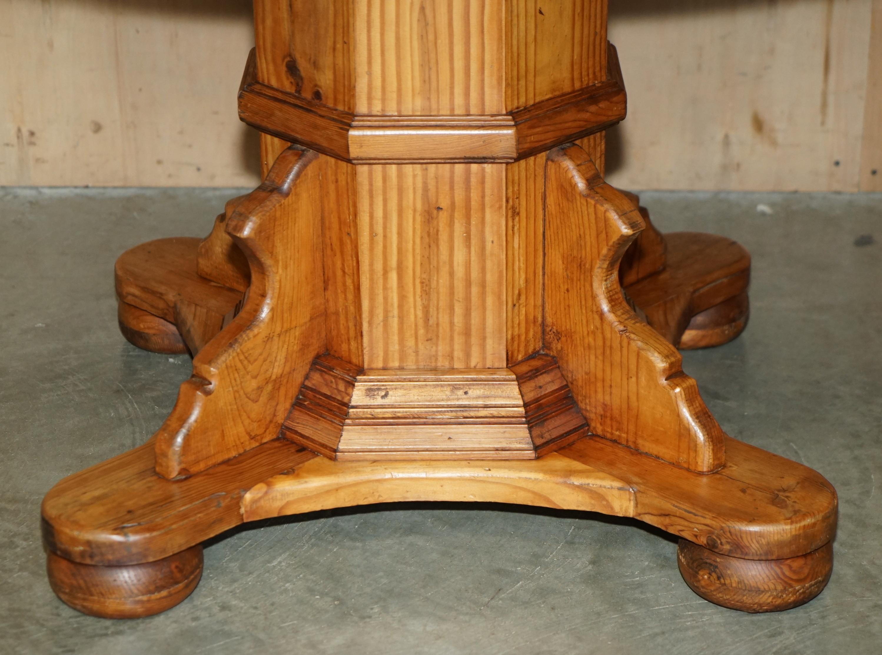 English STUNNING ROUND CIRCA 1940's PITCH PINE DINING TABLE WITH THICK PEDESTAL BASE For Sale