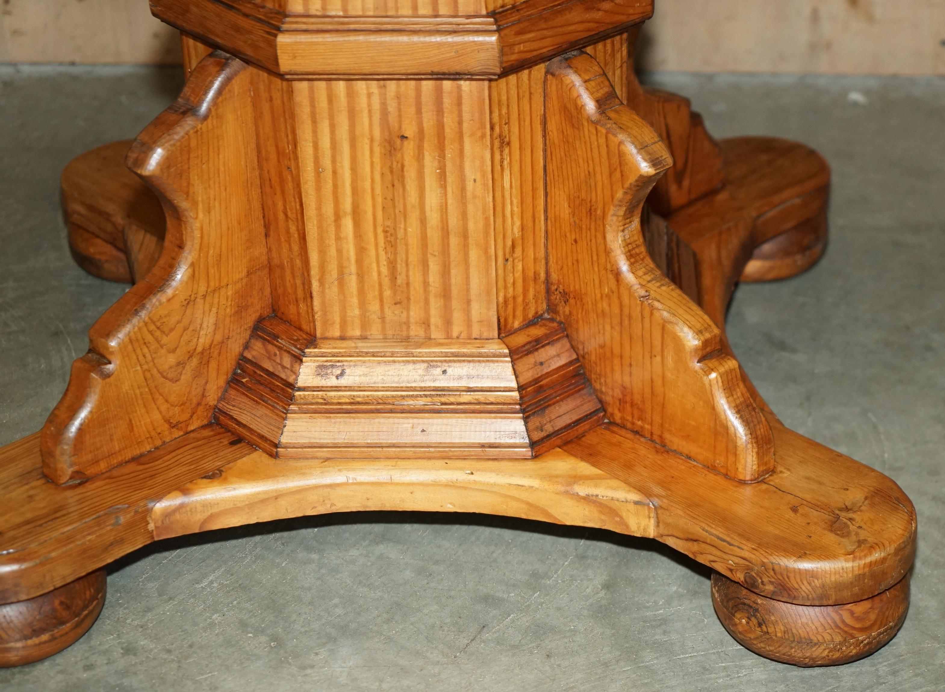 Mid-20th Century STUNNING ROUND CIRCA 1940's PITCH PINE DINING TABLE WITH THICK PEDESTAL BASE For Sale