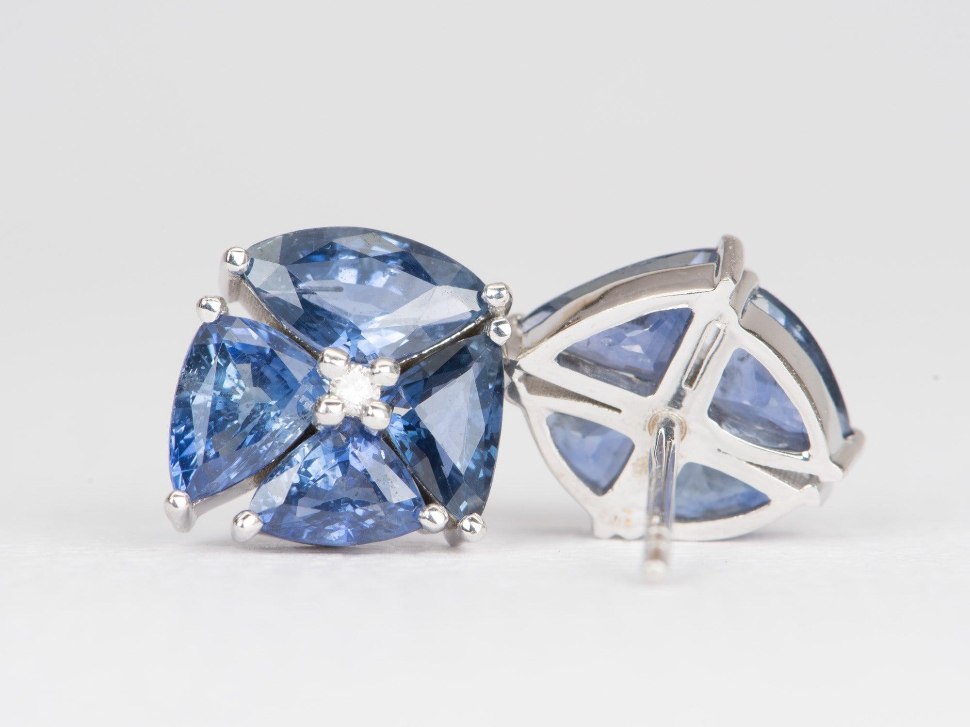 Atemberaubende königsblaue Saphir- und Diamant-Cluster-Ohrringe 14k Weißgold R3080 im Angebot 2