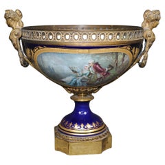 Superbe centre de table figuratif en bronze de Sèvres monté en bronze doré bleu royal