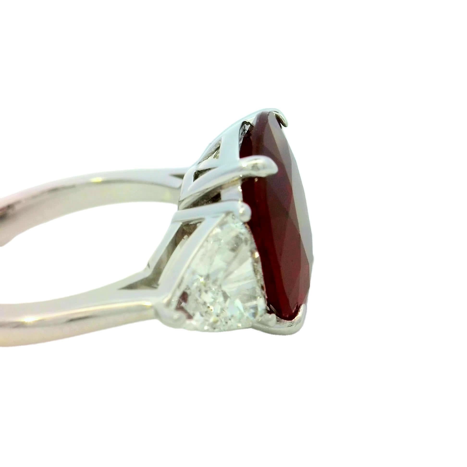 Women's Stunning Ruby and Diamond Ring For Sale