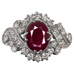 atemberaubender Ring mit Rubin und Diamanten