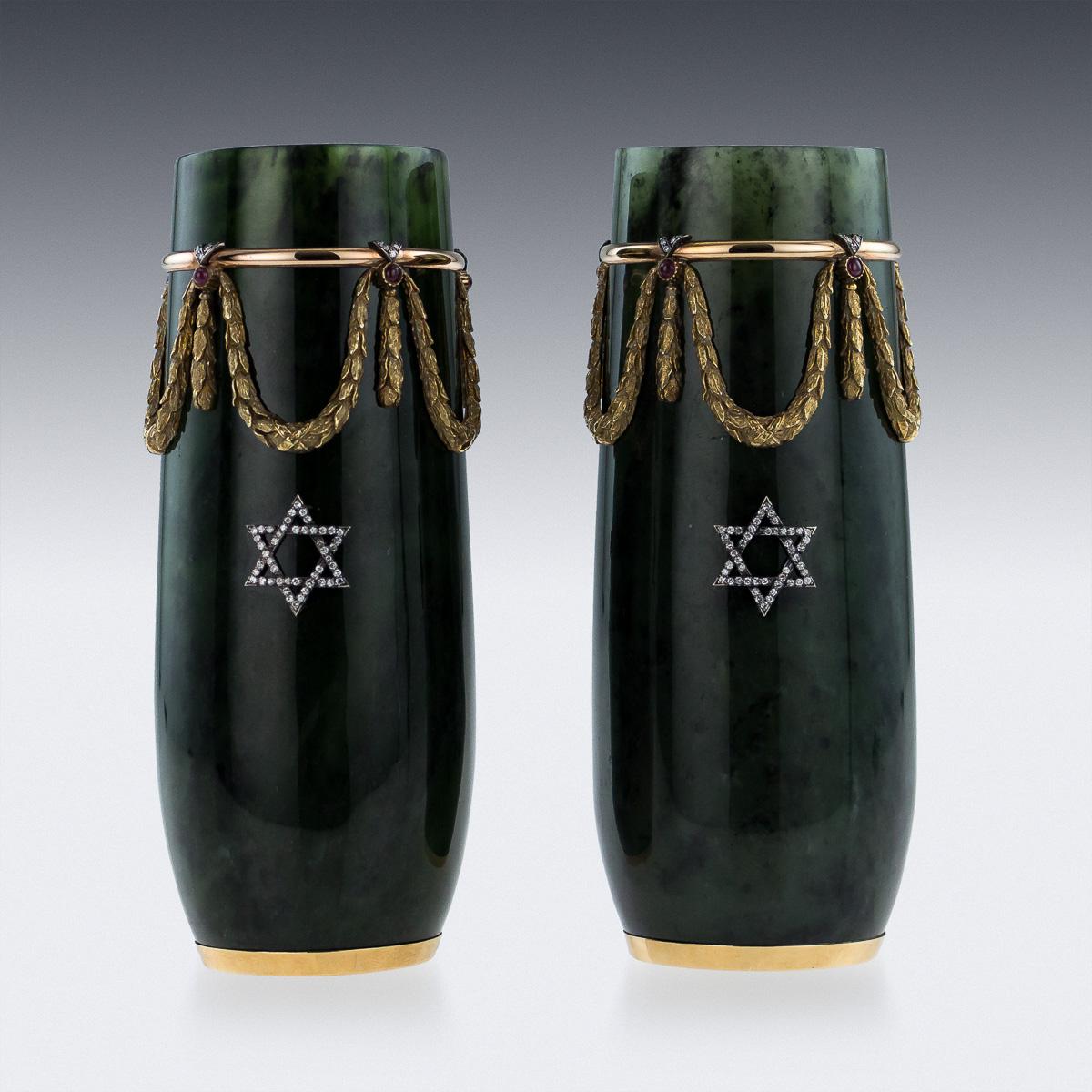 Superbe vase de style russe en or 14 carats, rubis, néphrite et diamants, c. 1970 Bon état - En vente à Royal Tunbridge Wells, Kent