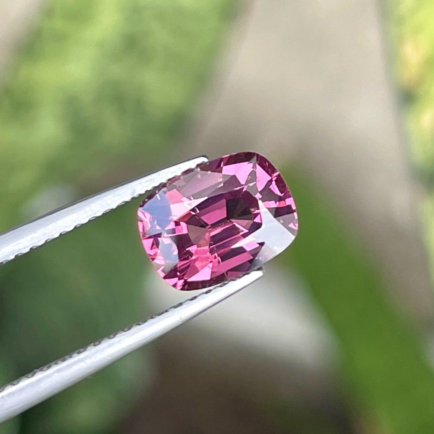 Modern Stunning Sakura Pink Loose Spinel 1.95 Carats Spinel Stone Spinel Jewellery For Sale
