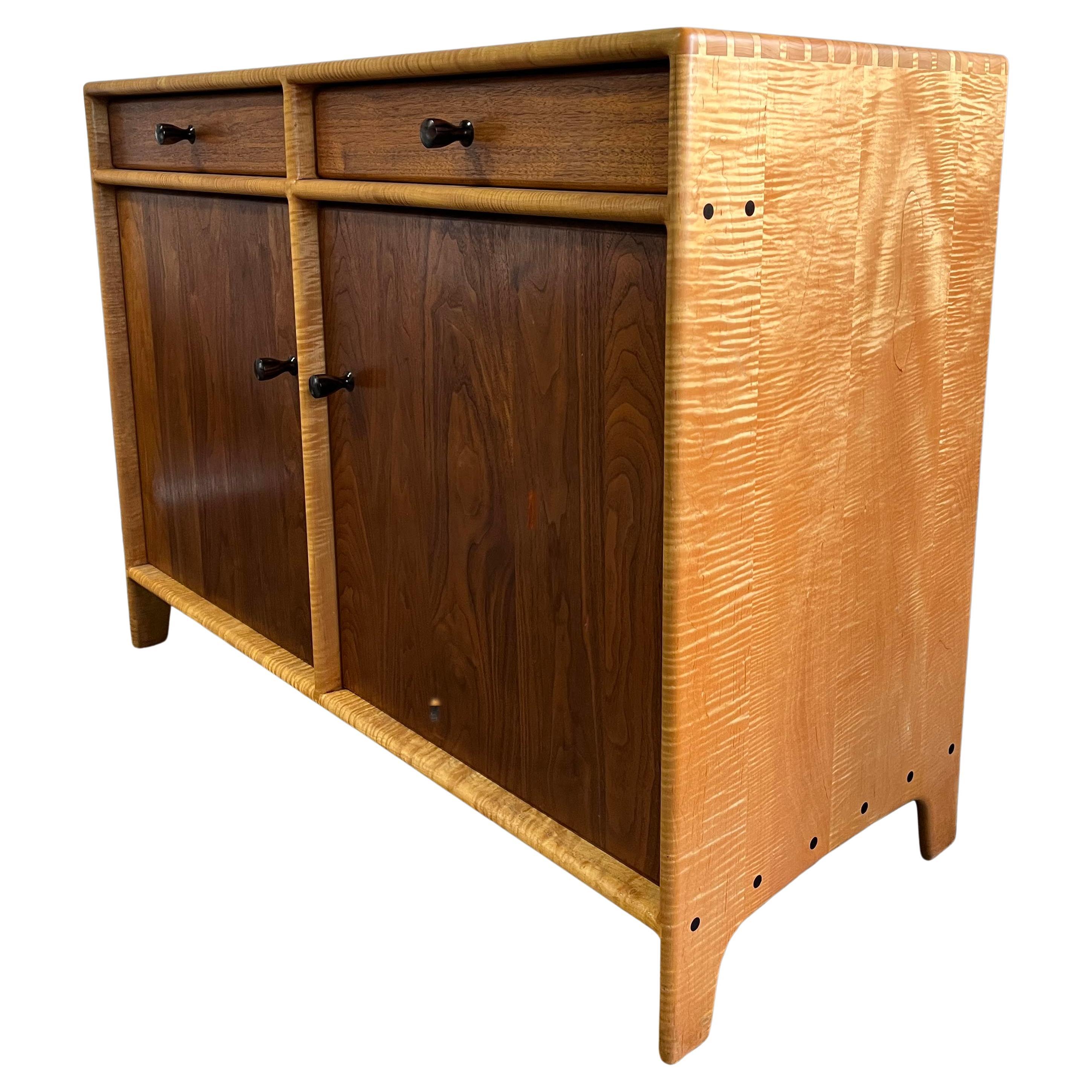 Stunning Walnut and Fiddle Back Maple Credenza Sam Maloof In Good Condition For Sale In BROOKLYN, NY