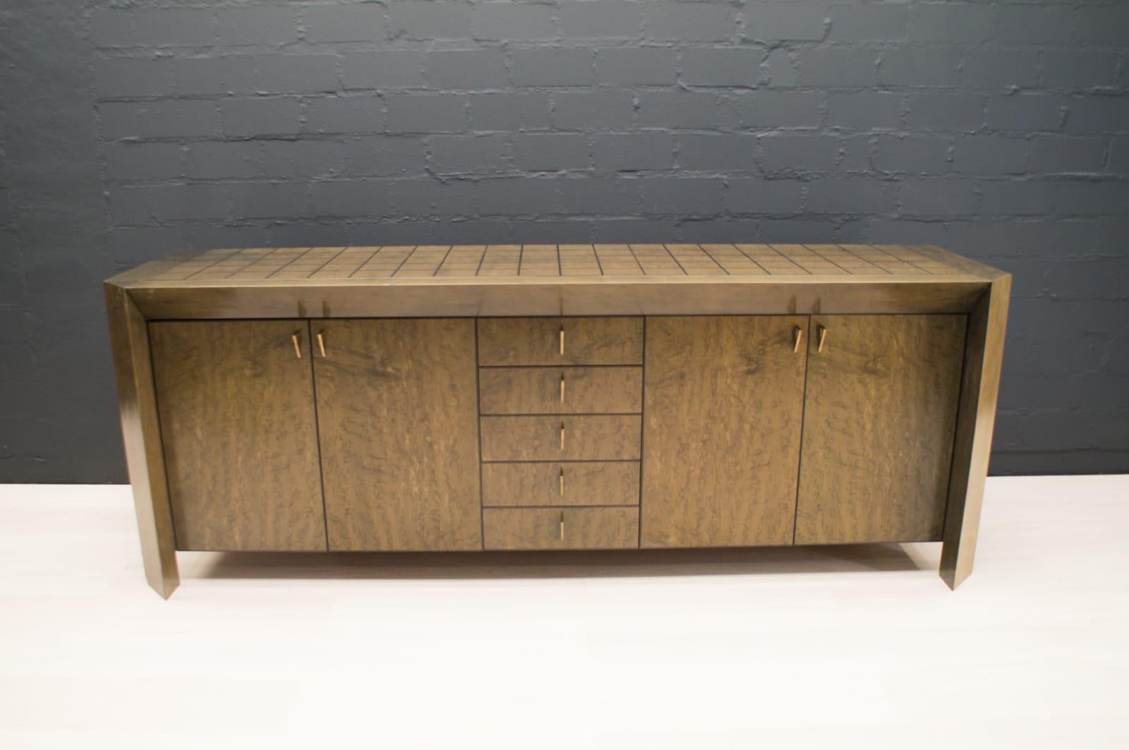 Stunning piece of Italian design, this large luxurious sideboard.
It features a top in bird's-eye maple with a modern, grid pattern decoration. Gorgeous design with some wear.

With this sideboard is also available a dining table. When bought as