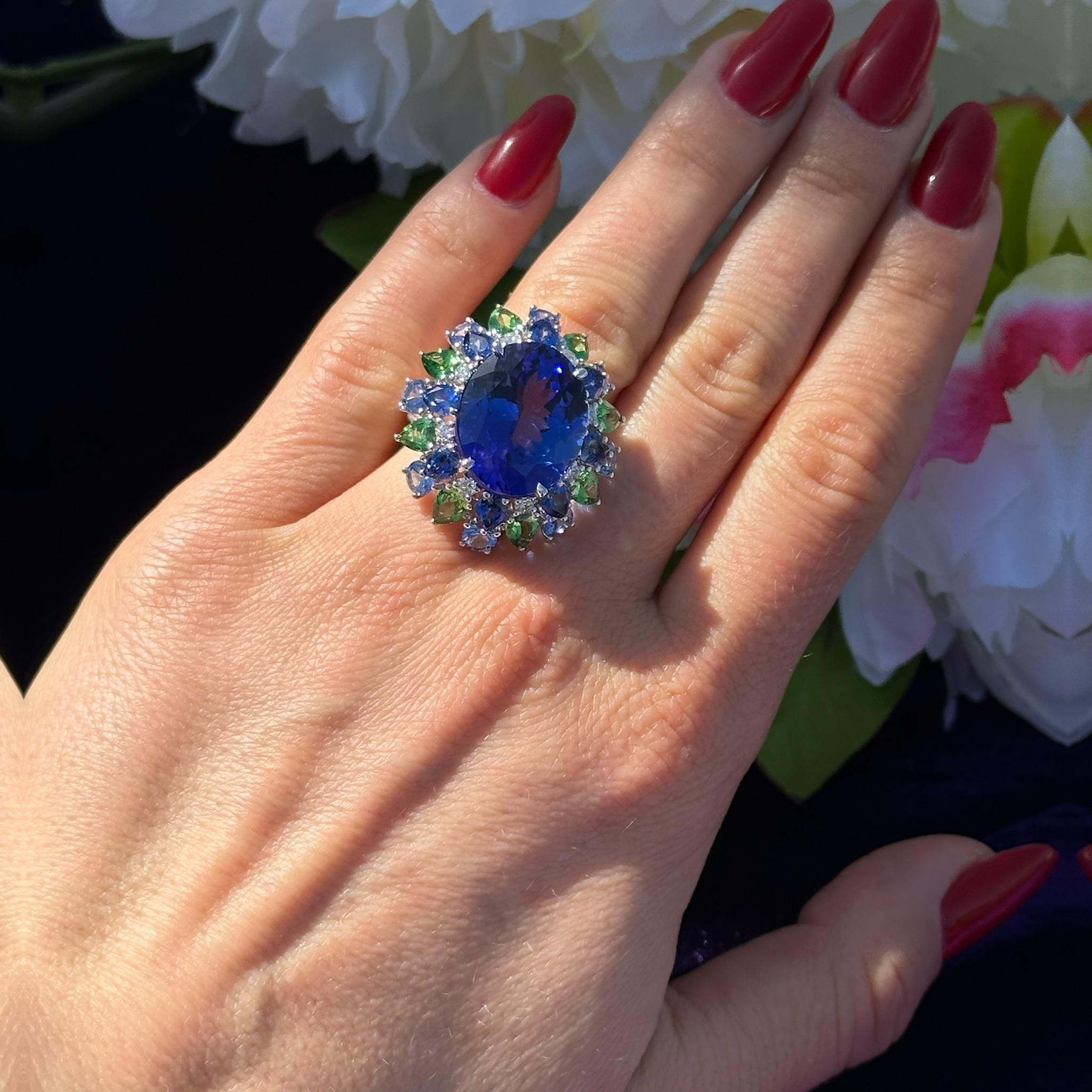 Stupendo anello con zaffiro, tanzanite e diamanti in oro bianco 18 carati per lei in vendita 1