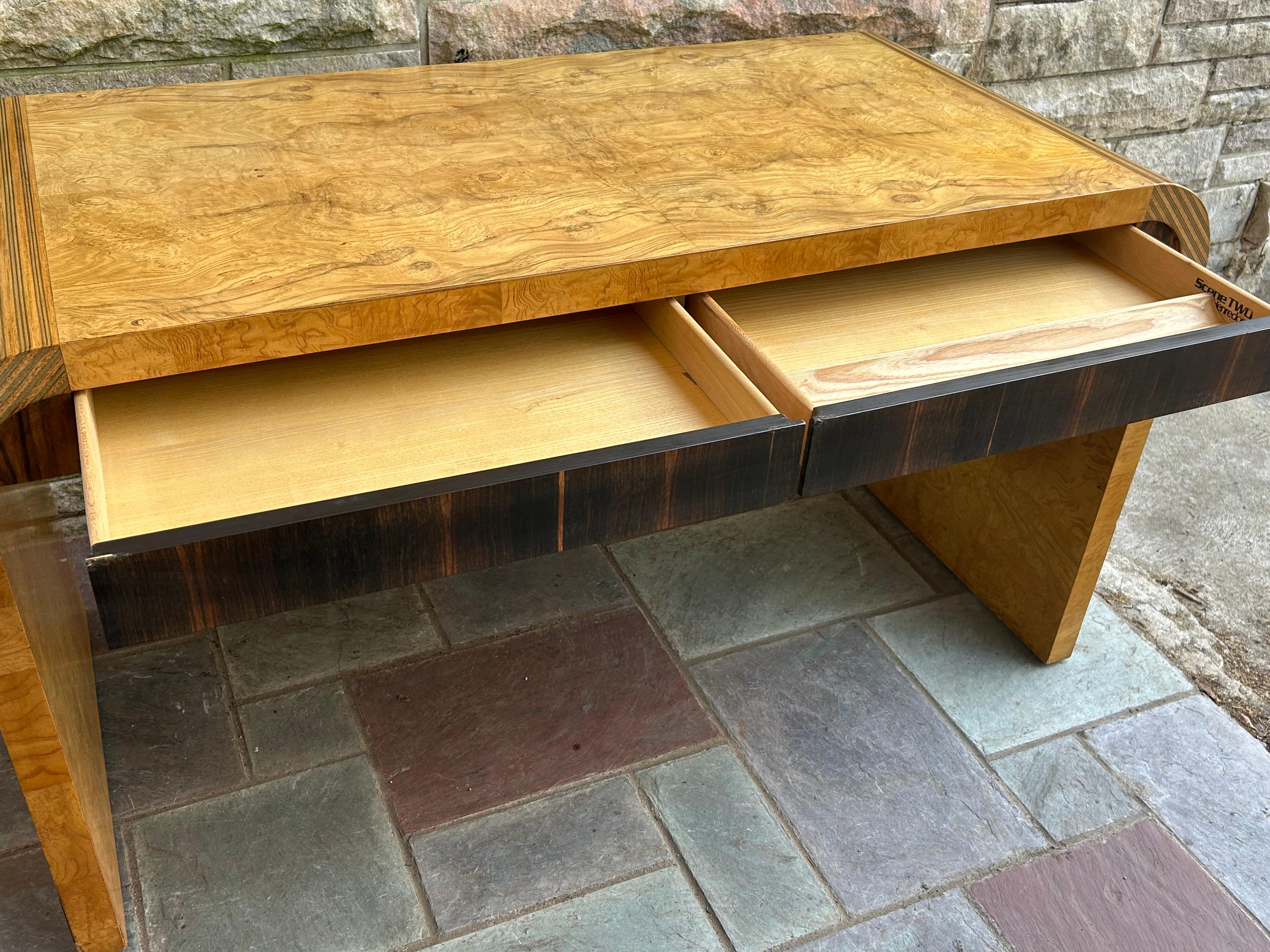 Superbe bureau à cascade Henredon Scene Two en bois de ronce d'olivier Mid-Century en vente 3