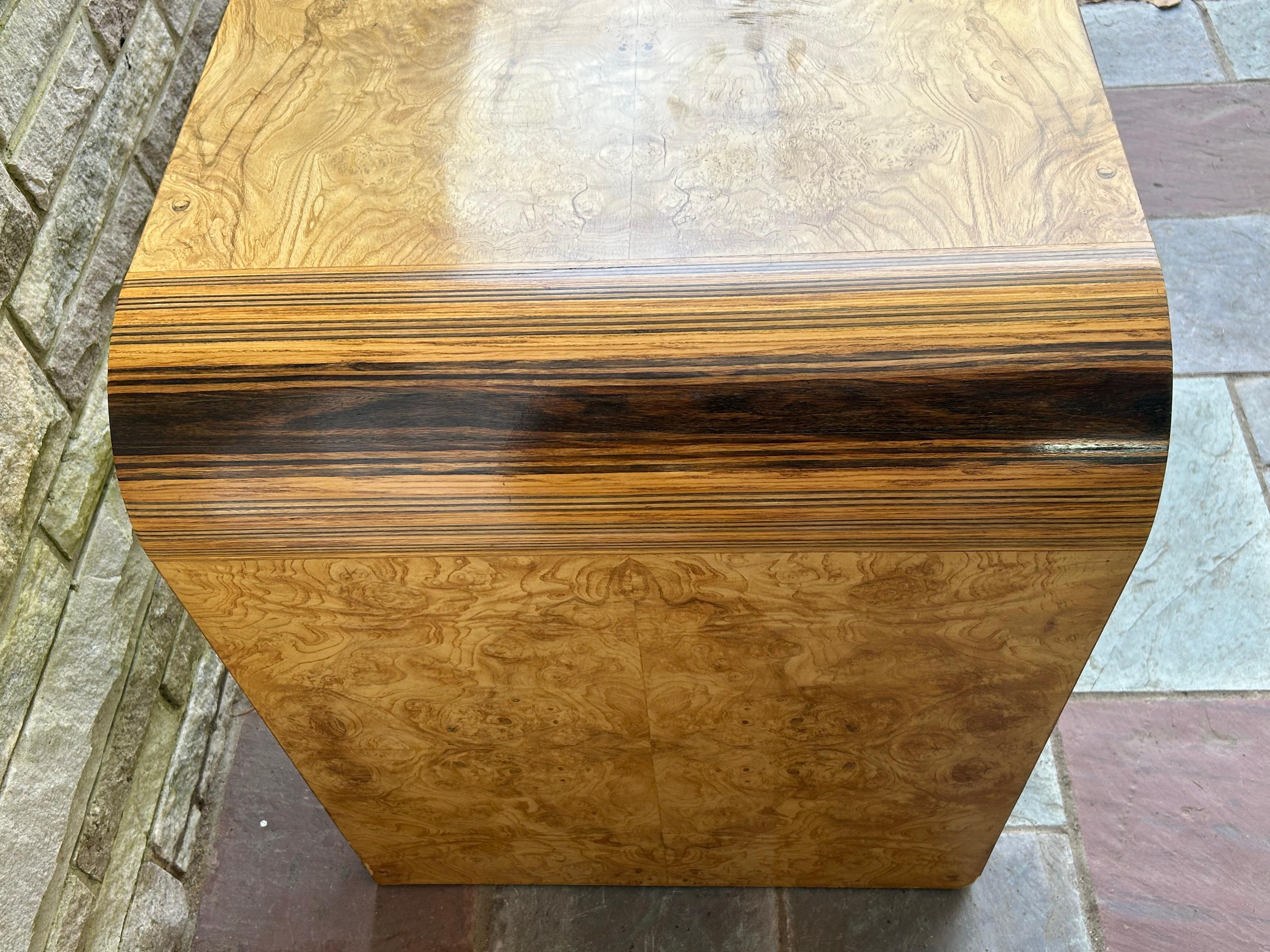 Superbe bureau à cascade Henredon Scene Two en bois de ronce d'olivier Mid-Century en vente 5