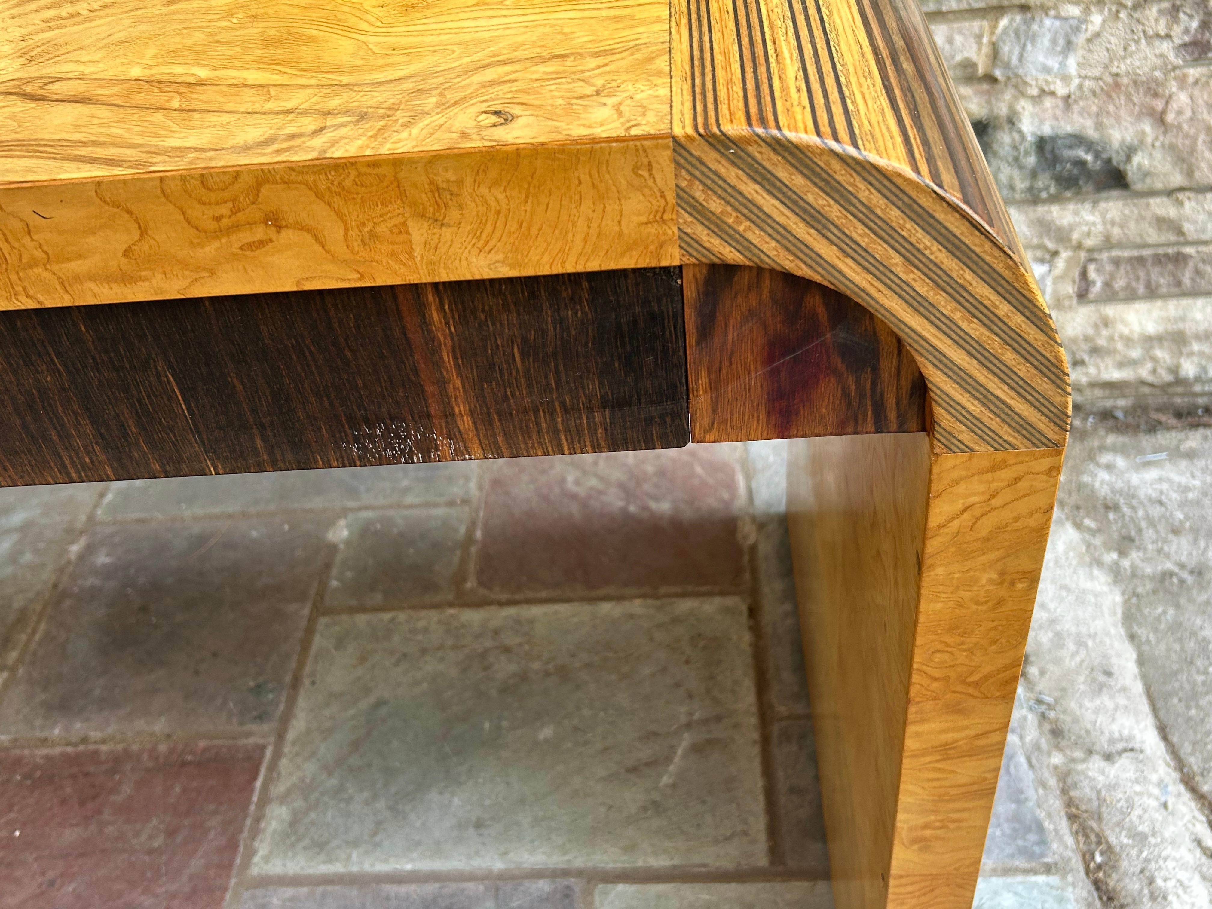 Superbe bureau à cascade Henredon Scene Two en bois de ronce d'olivier Mid-Century en vente 7