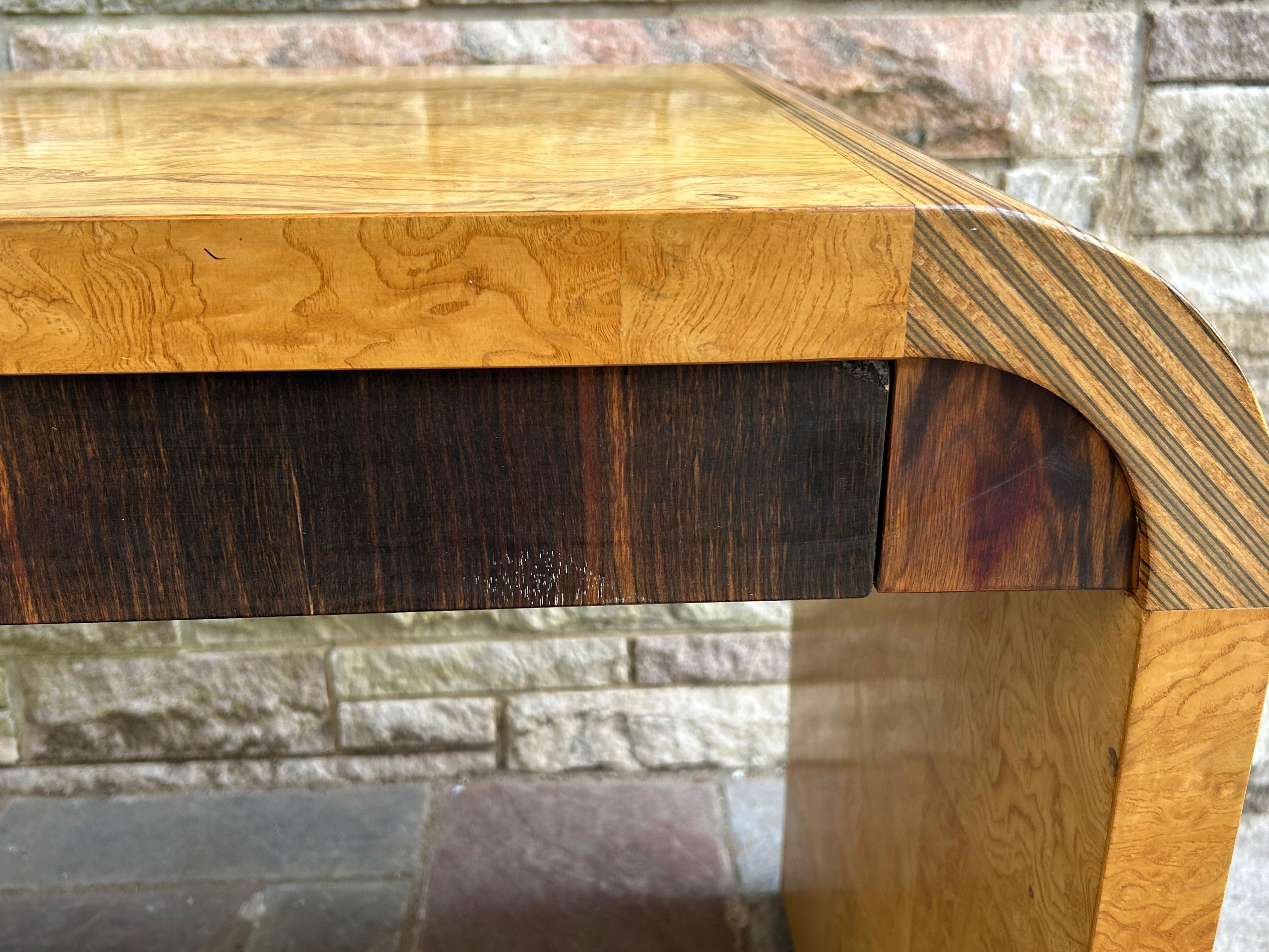 Fin du 20e siècle Superbe bureau à cascade Henredon Scene Two en bois de ronce d'olivier Mid-Century en vente