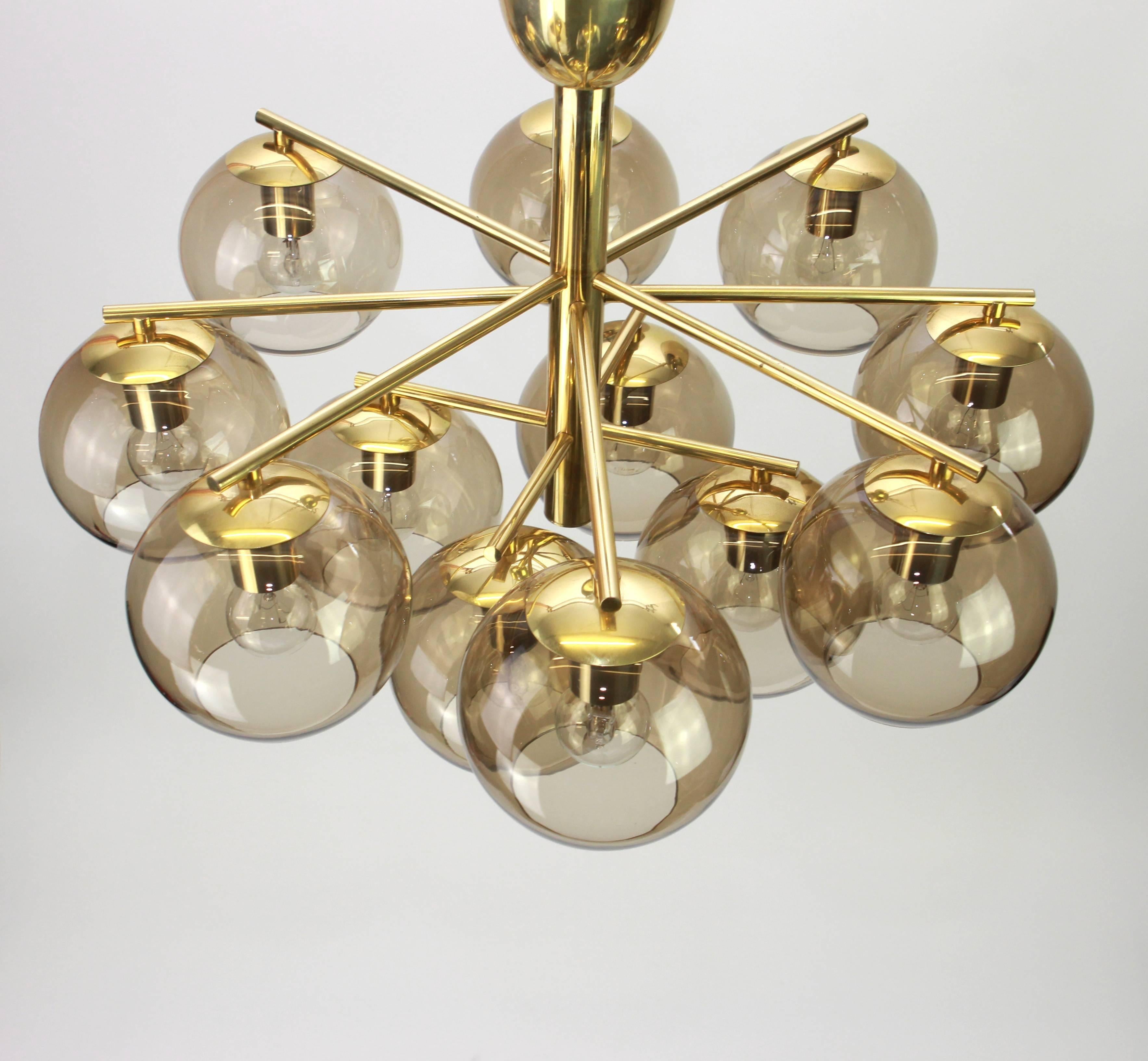 Twelve-light brass chandelier in the style of Sciolari
Smoked glass in a very beautiful smokey brown color on a brass frame, best of the 1960s.

High quality and in very good condition. Cleaned, well-wired and ready to use. 
The fixture requires 12