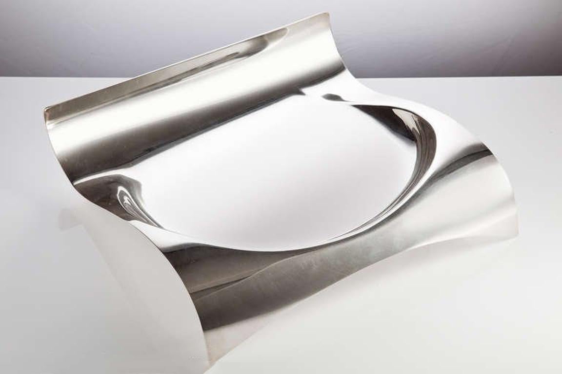 A rare & impressive sculptural bowl designed by G. Giugiaro for Sabattini Argenteria & dated 1991.  Superb dynamic free flowing form which embodies a beautiful ultra modern sculptural centerpiece.  Crafted from the finest quality polished