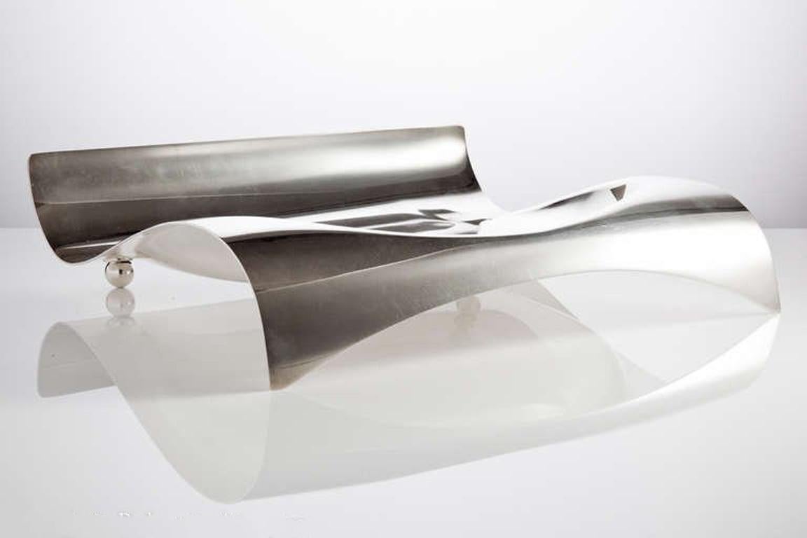 Modern Stunning Sculptural Bowl Designed By G. Giugiaro for Sabattini Italy 1991