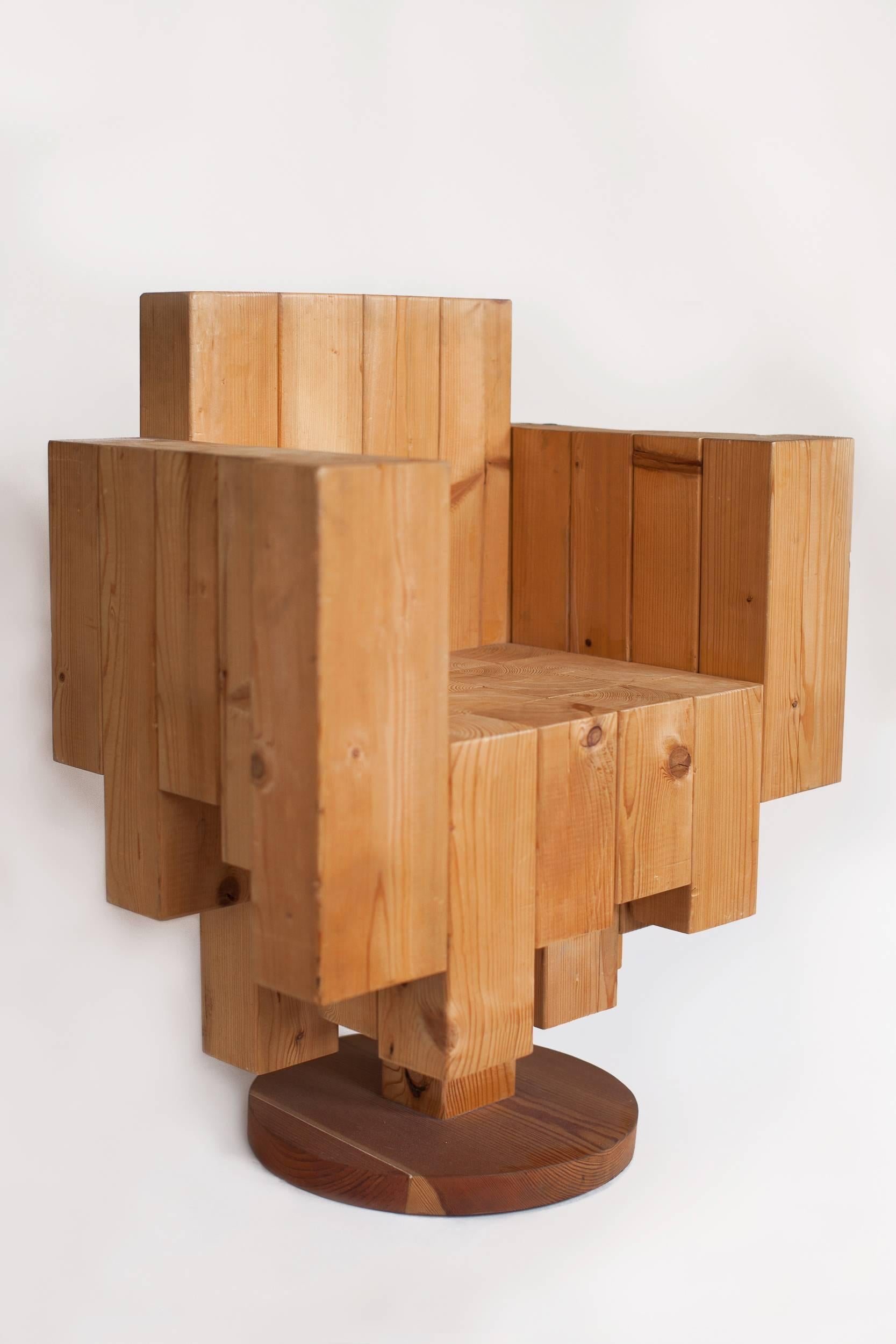 Moderne Fauteuil cubiste sculptural unique en son genre en pin de Giorgio Mariani, Italie 2005 en vente