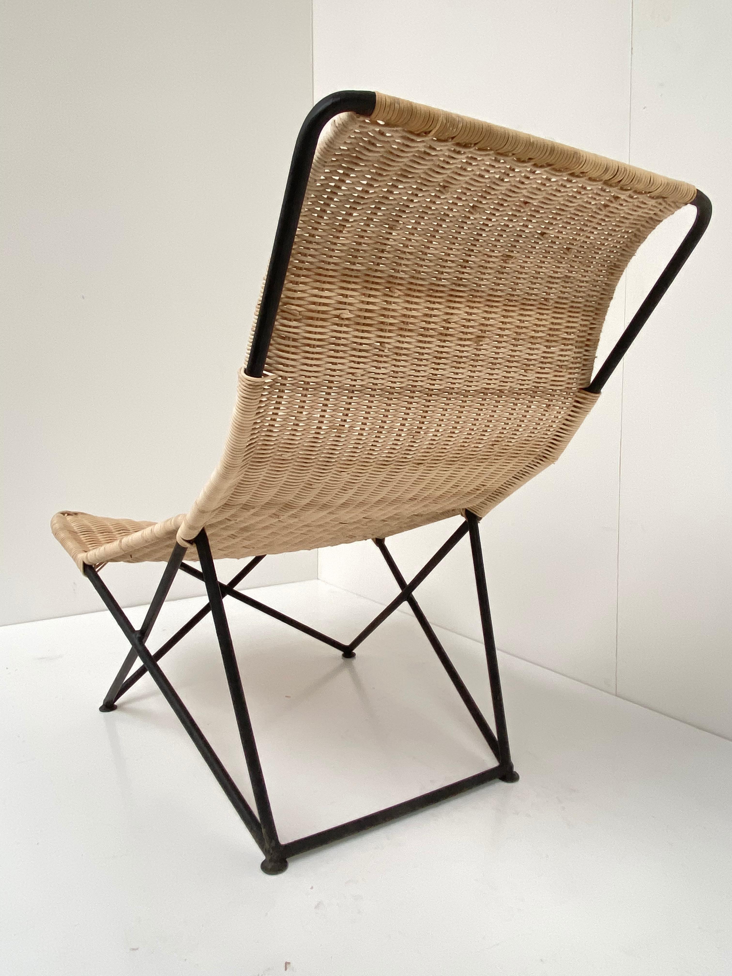 Stunning Sculptural Form Wicker Chaise Attributed to Raoul Guys, France, 1950's For Sale 2