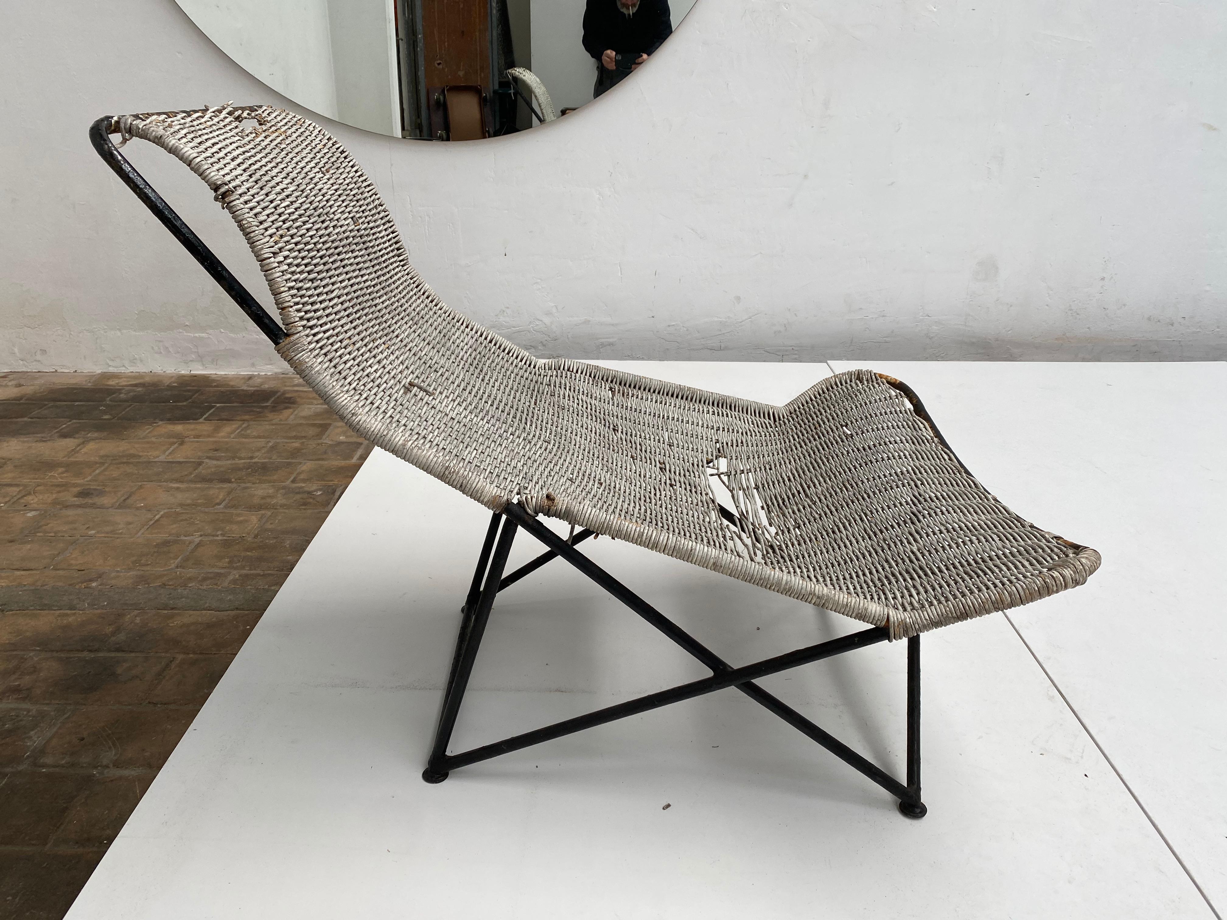 Stunning Sculptural Form Wicker Chaise Attributed to Raoul Guys, France, 1950's For Sale 10