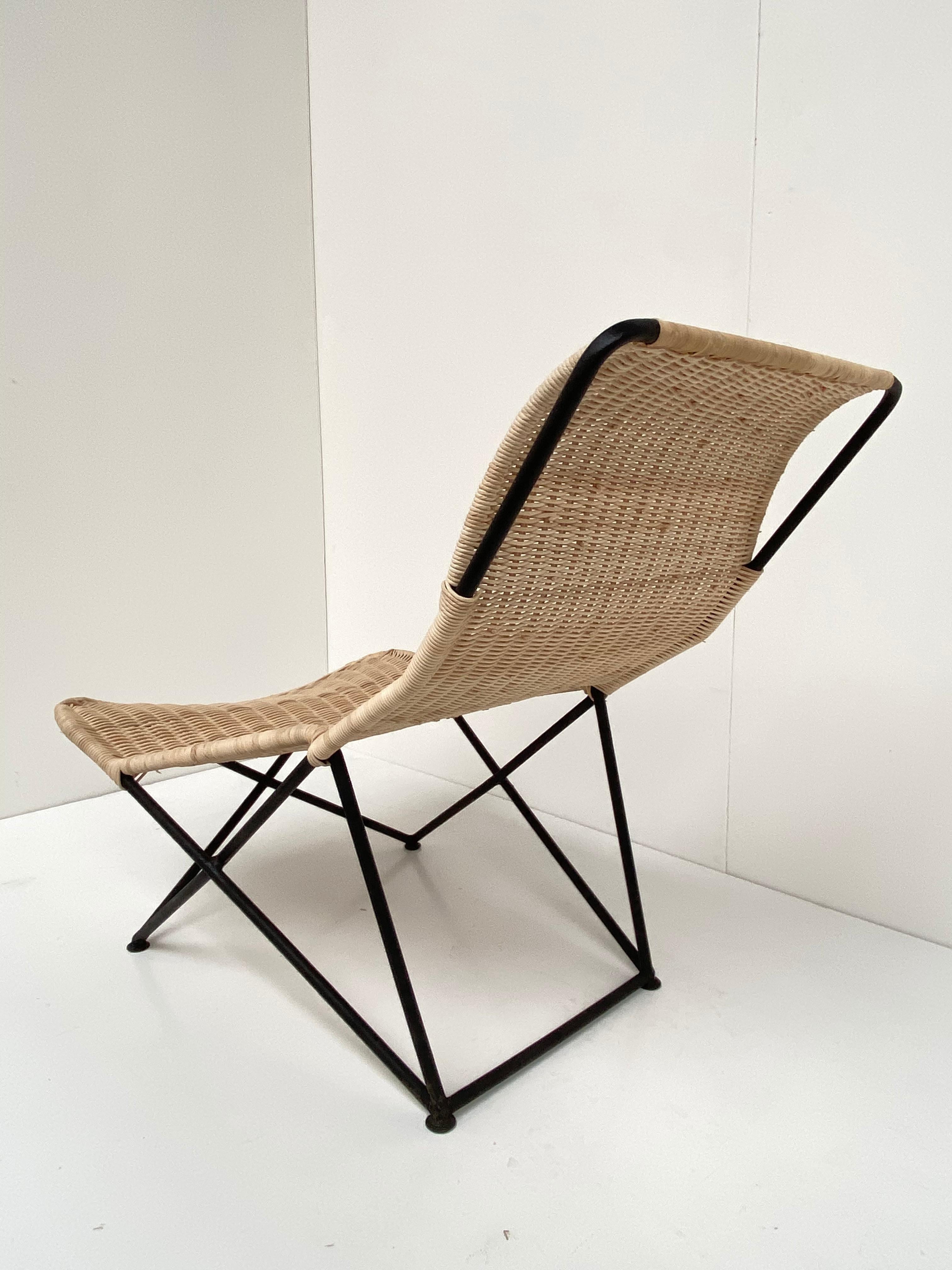 French Stunning Sculptural Form Wicker Chaise Attributed to Raoul Guys, France, 1950's For Sale