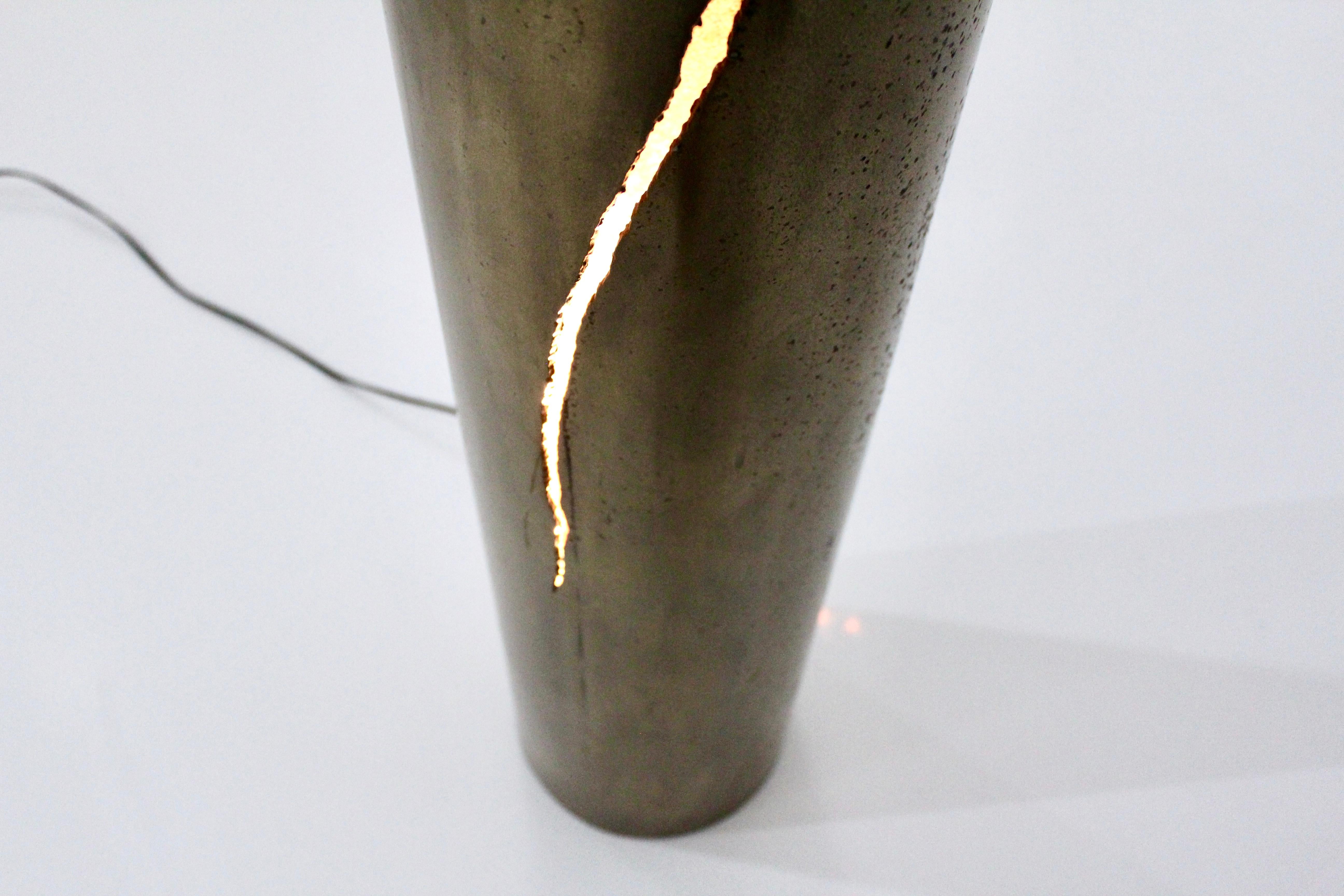 Atemberaubende skulpturale Stehlampe mit Beleuchtung von Gianluca Pacchioni, italienisches Design  im Angebot 1