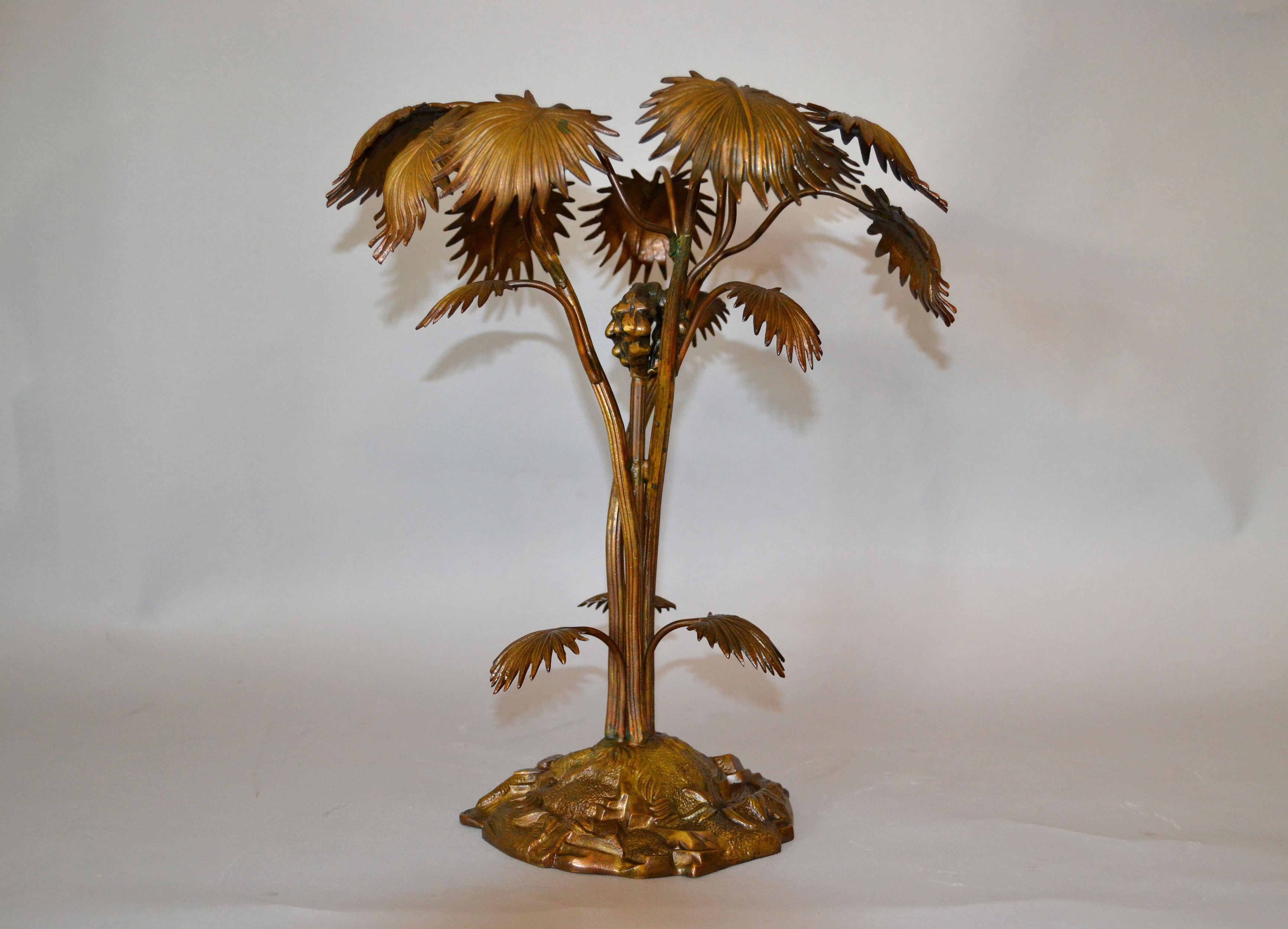 This is a tree sculpture from the 1940s in bronze with amazing details.
Please note this superb craftsmanship.