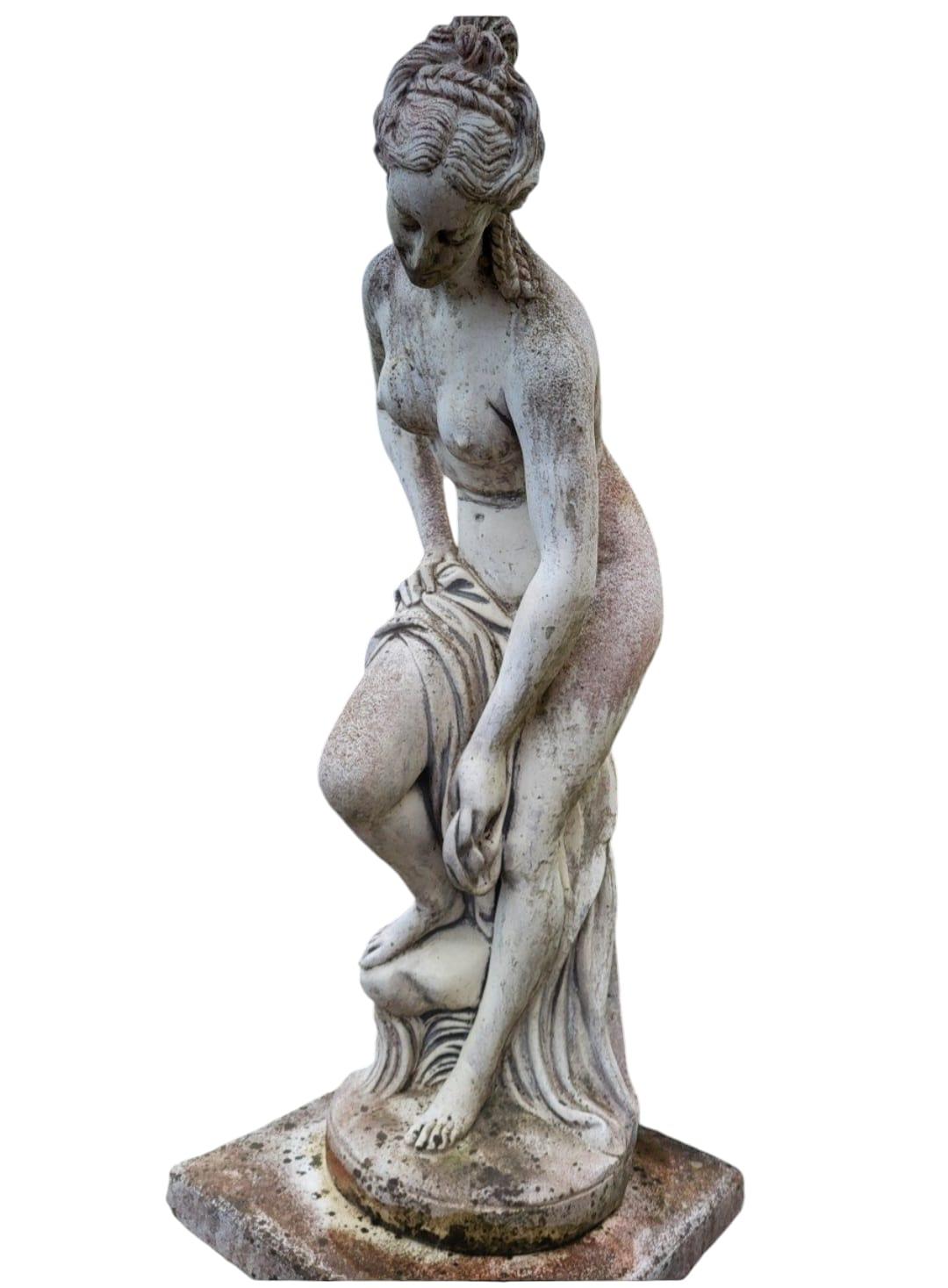 Superbe sculpture de Vénus se baignant 176 en vente 5