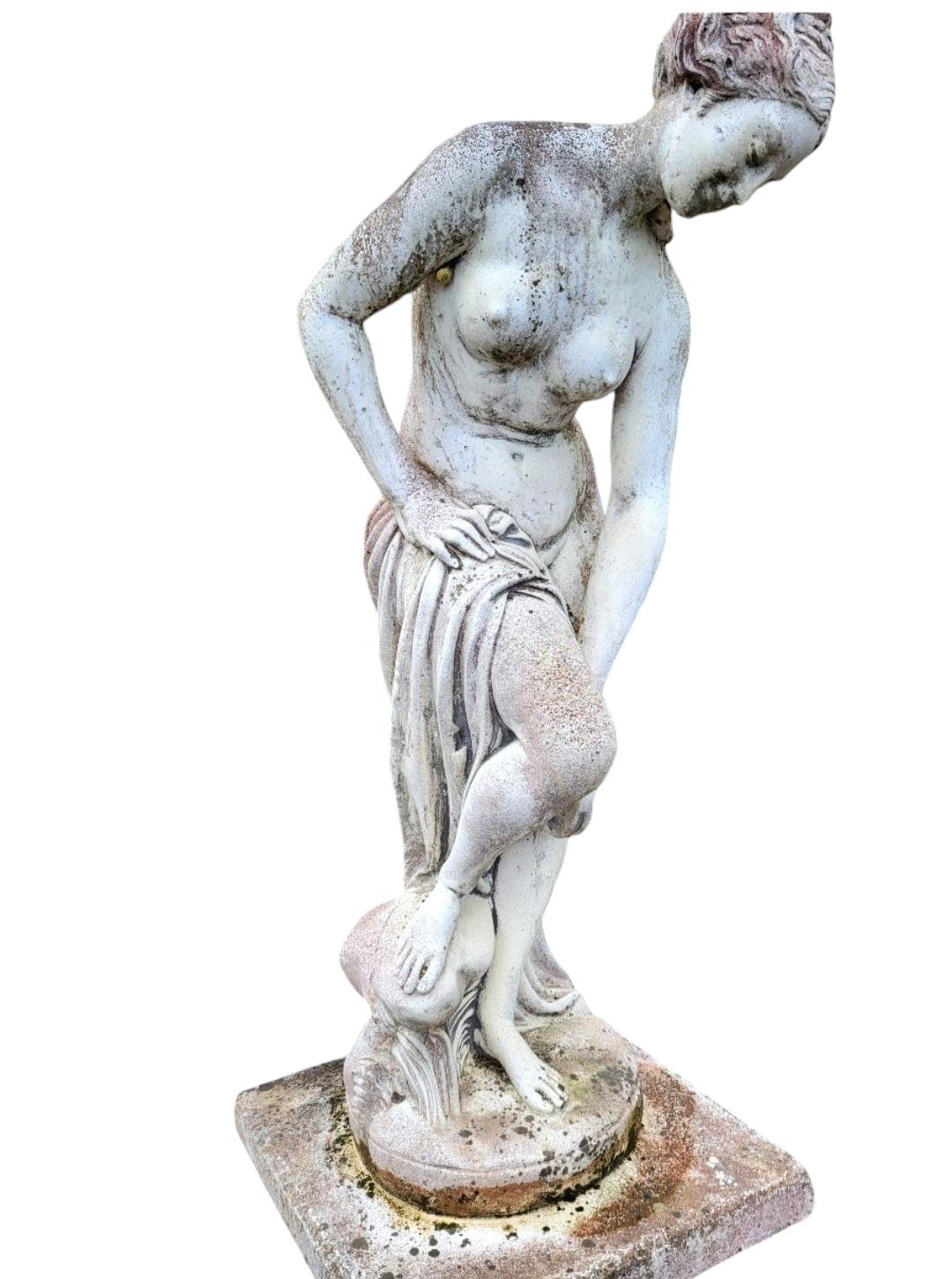 Superbe sculpture de Vénus se baignant 176 en vente 6