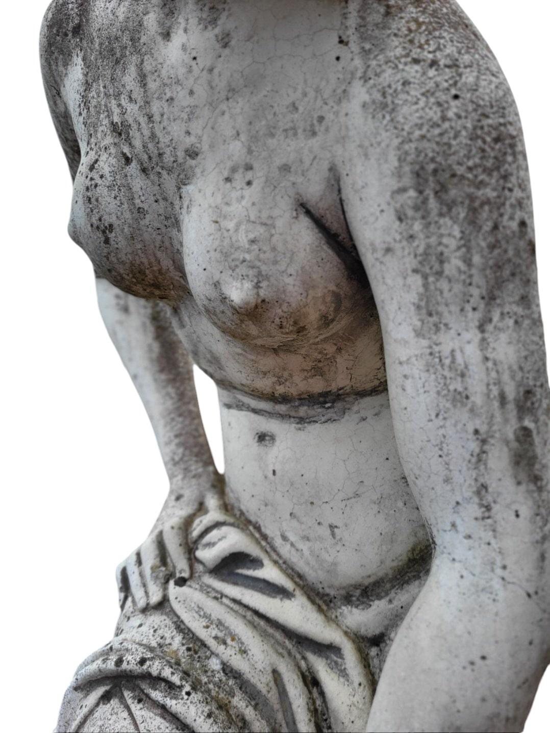 Superbe sculpture de Vénus se baignant 176 Bon état - En vente à Madrid, ES