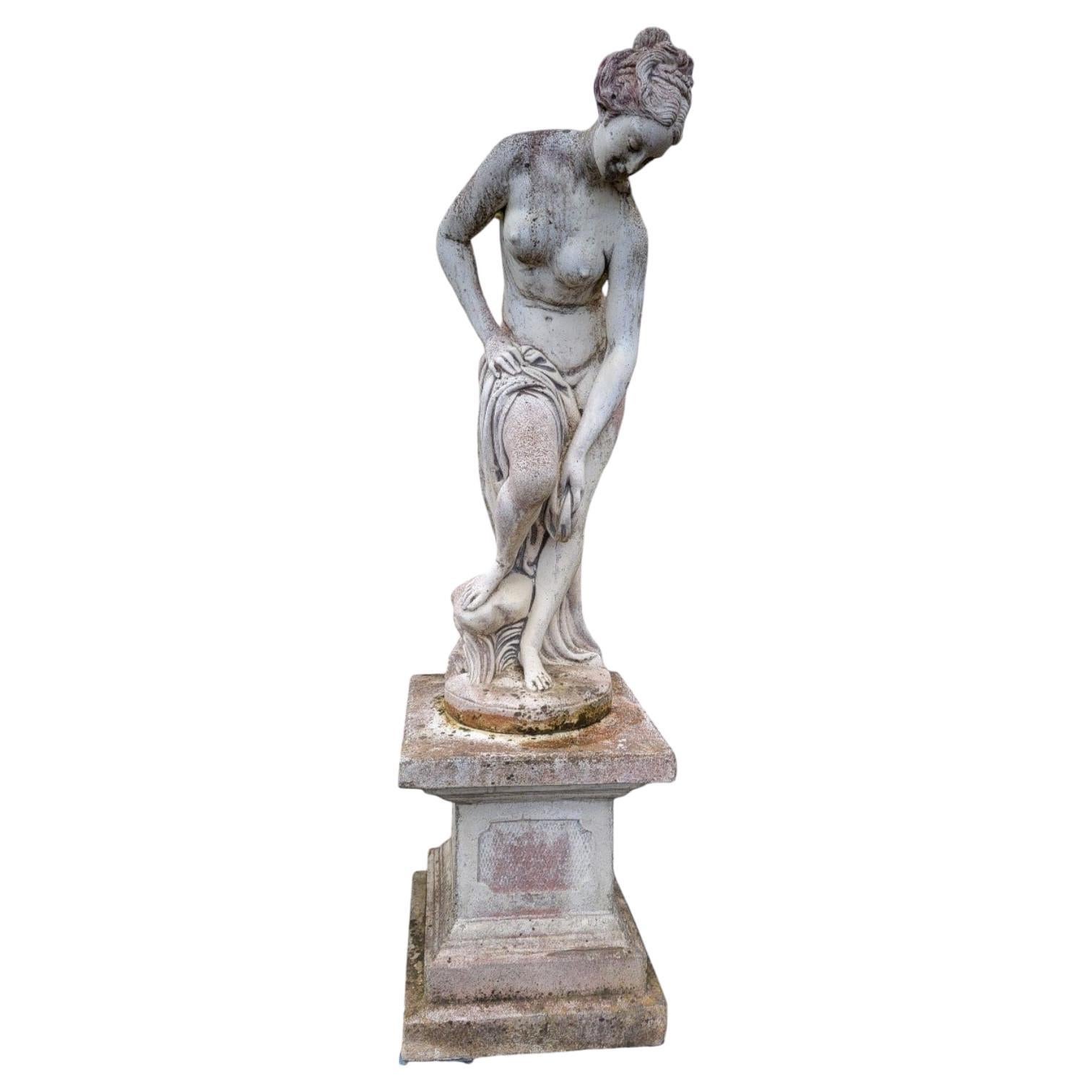 Impresionante escultura de Venus bañándose 176