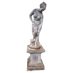 Impresionante escultura de Venus bañándose 176
