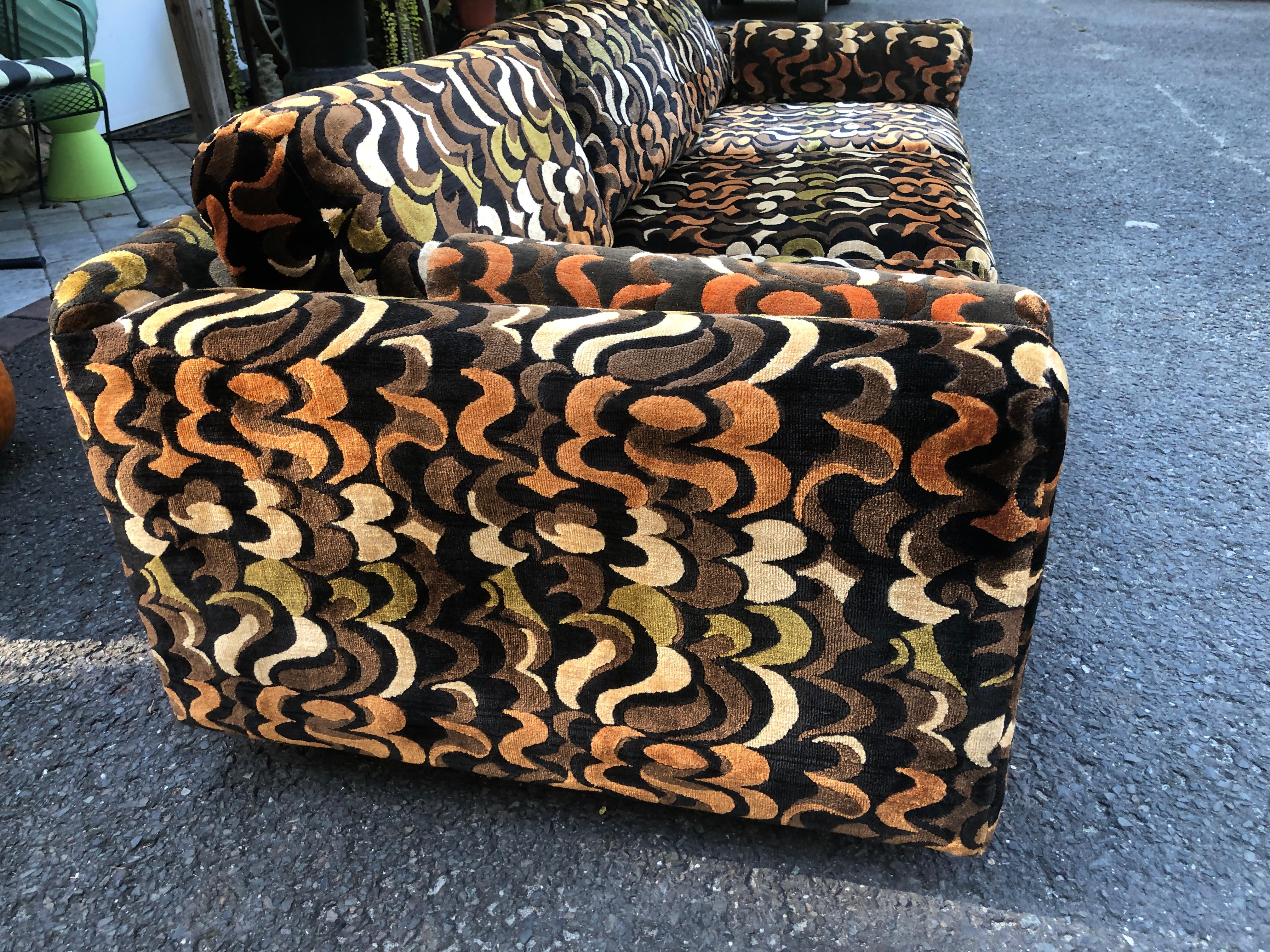 Glamorous Selig Jack Lenor Larsen Style Sofa Mid-Century Modern In Good Condition For Sale In Pemberton, NJ