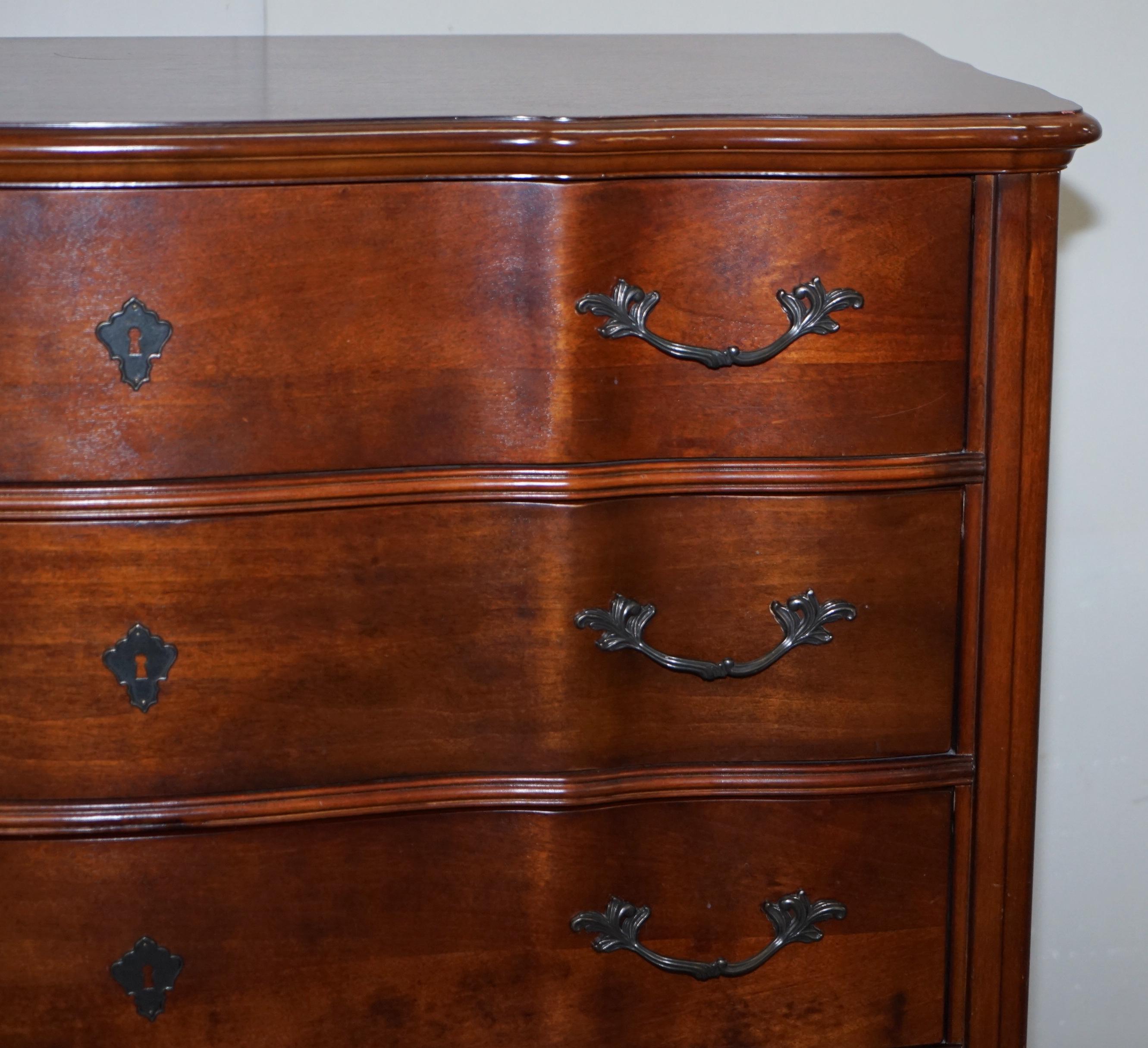 Stunning Serpentine Fronted Ralph Lauren American Hardwood Chest of Drawers For Sale 4