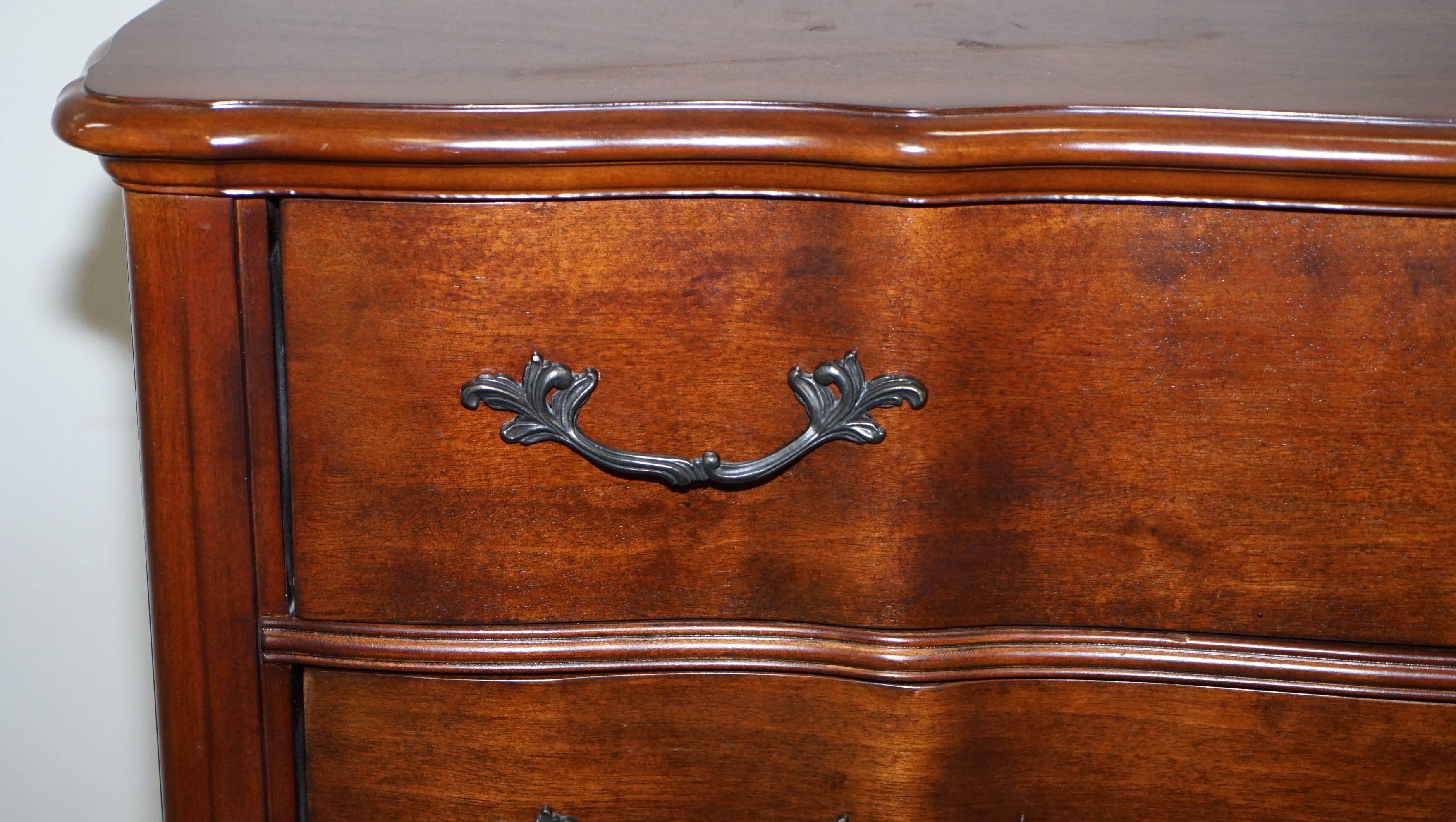 Stunning Serpentine Fronted Ralph Lauren American Hardwood Chest of Drawers For Sale 7