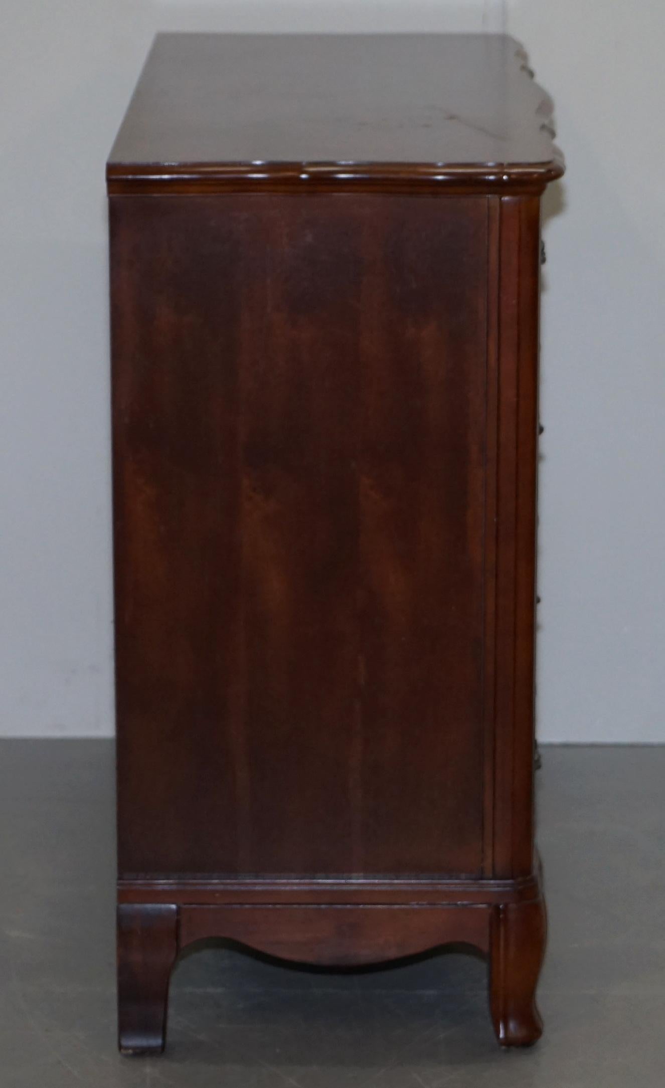 Stunning Serpentine Fronted Ralph Lauren American Hardwood Chest of Drawers For Sale 8