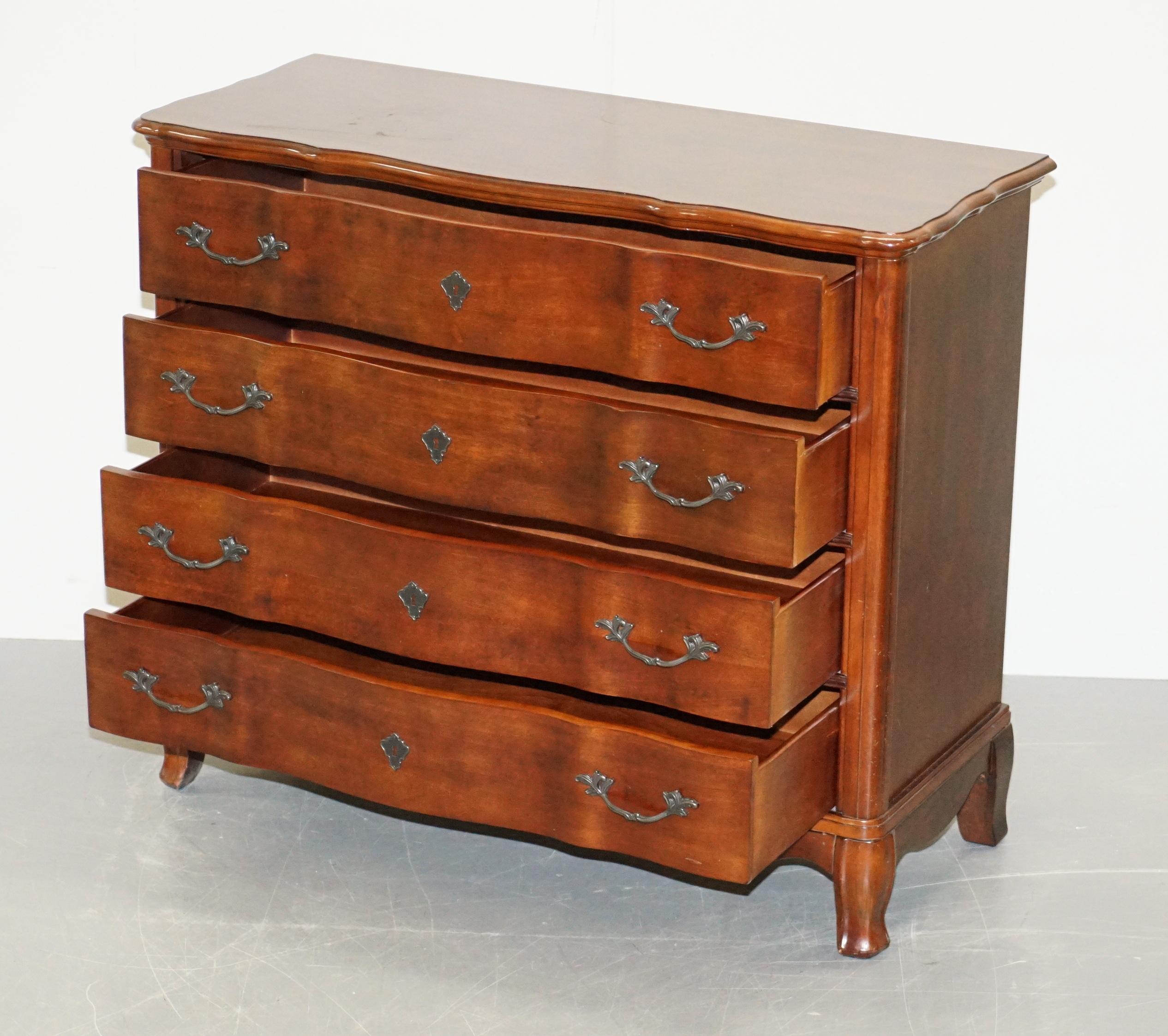 Stunning Serpentine Fronted Ralph Lauren American Hardwood Chest of Drawers For Sale 14