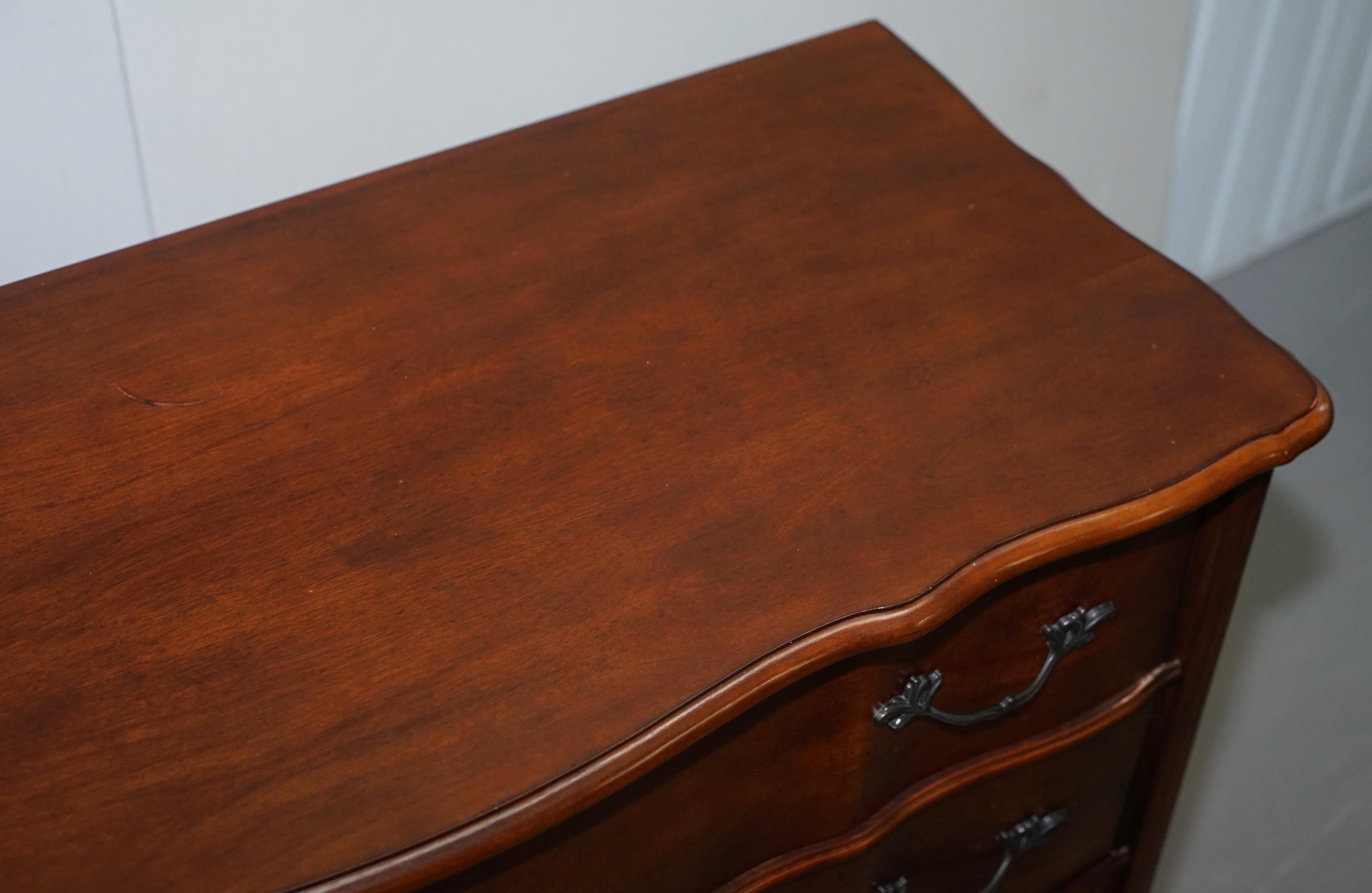 20th Century Stunning Serpentine Fronted Ralph Lauren American Hardwood Chest of Drawers For Sale