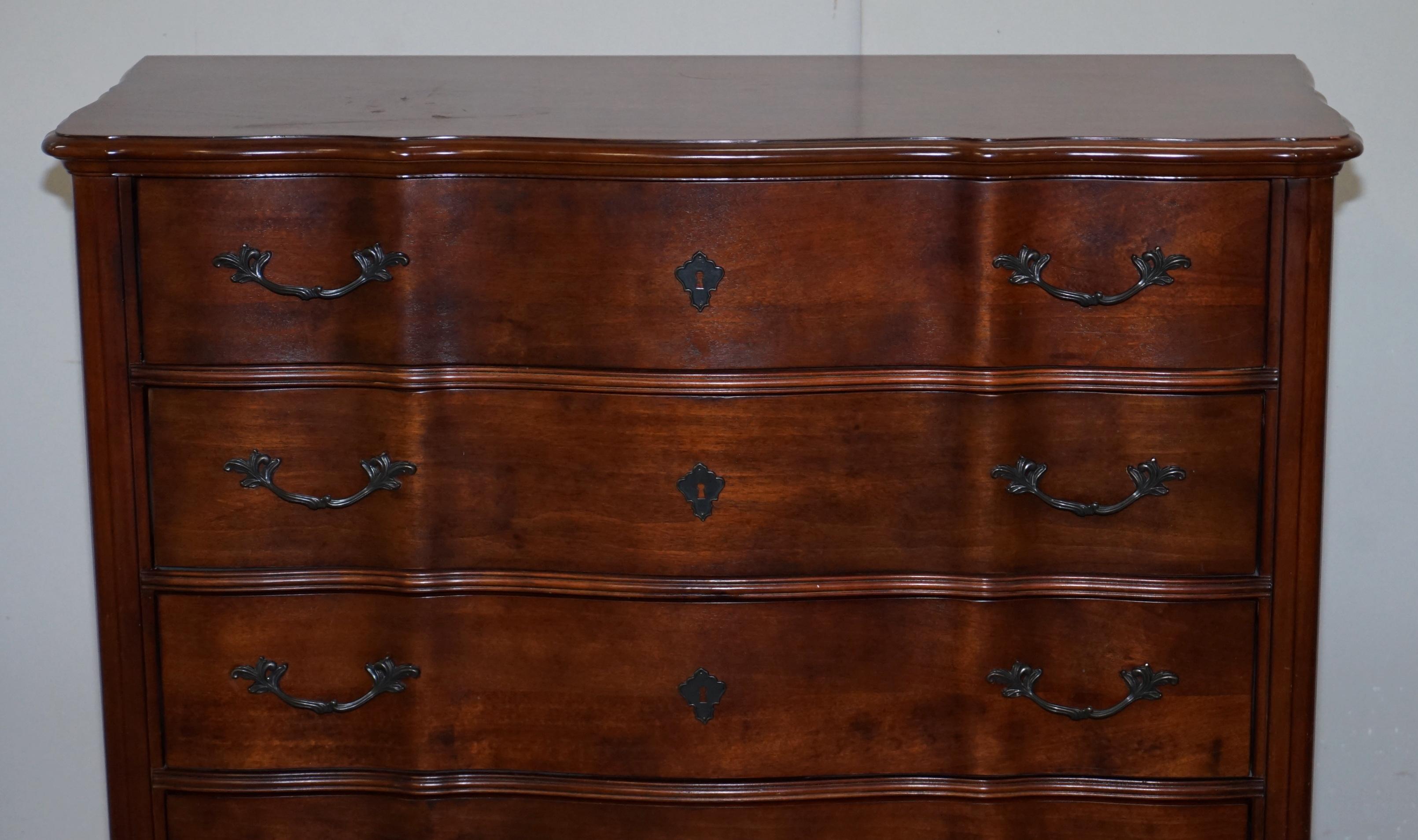Stunning Serpentine Fronted Ralph Lauren American Hardwood Chest of Drawers For Sale 1