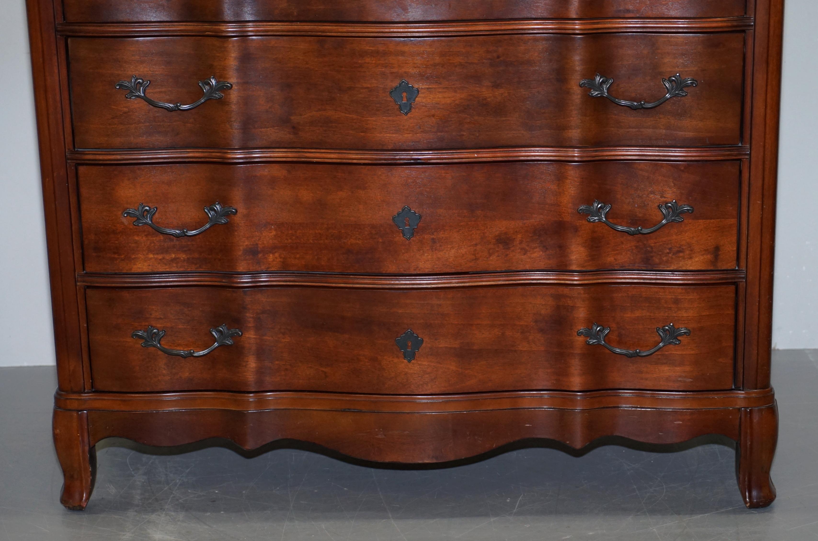 Stunning Serpentine Fronted Ralph Lauren American Hardwood Chest of Drawers For Sale 2