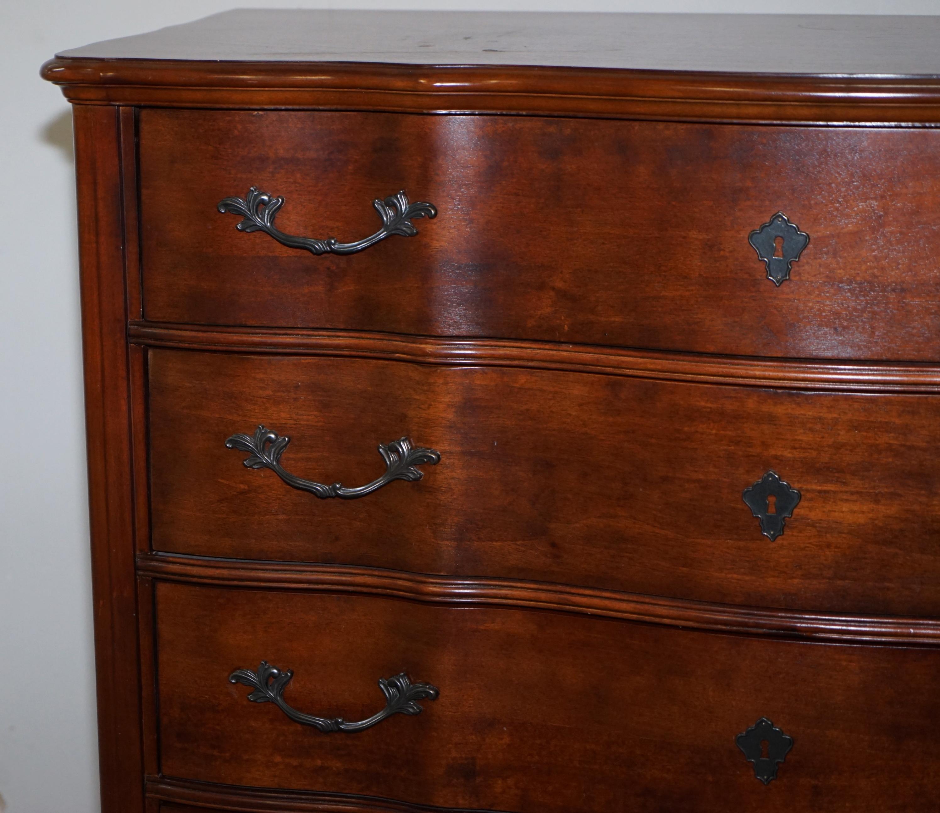Stunning Serpentine Fronted Ralph Lauren American Hardwood Chest of Drawers For Sale 3