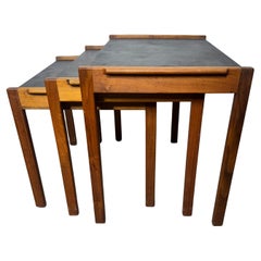 Impresionante juego de 3 mesas nido Mid Century de Jens Risom Design