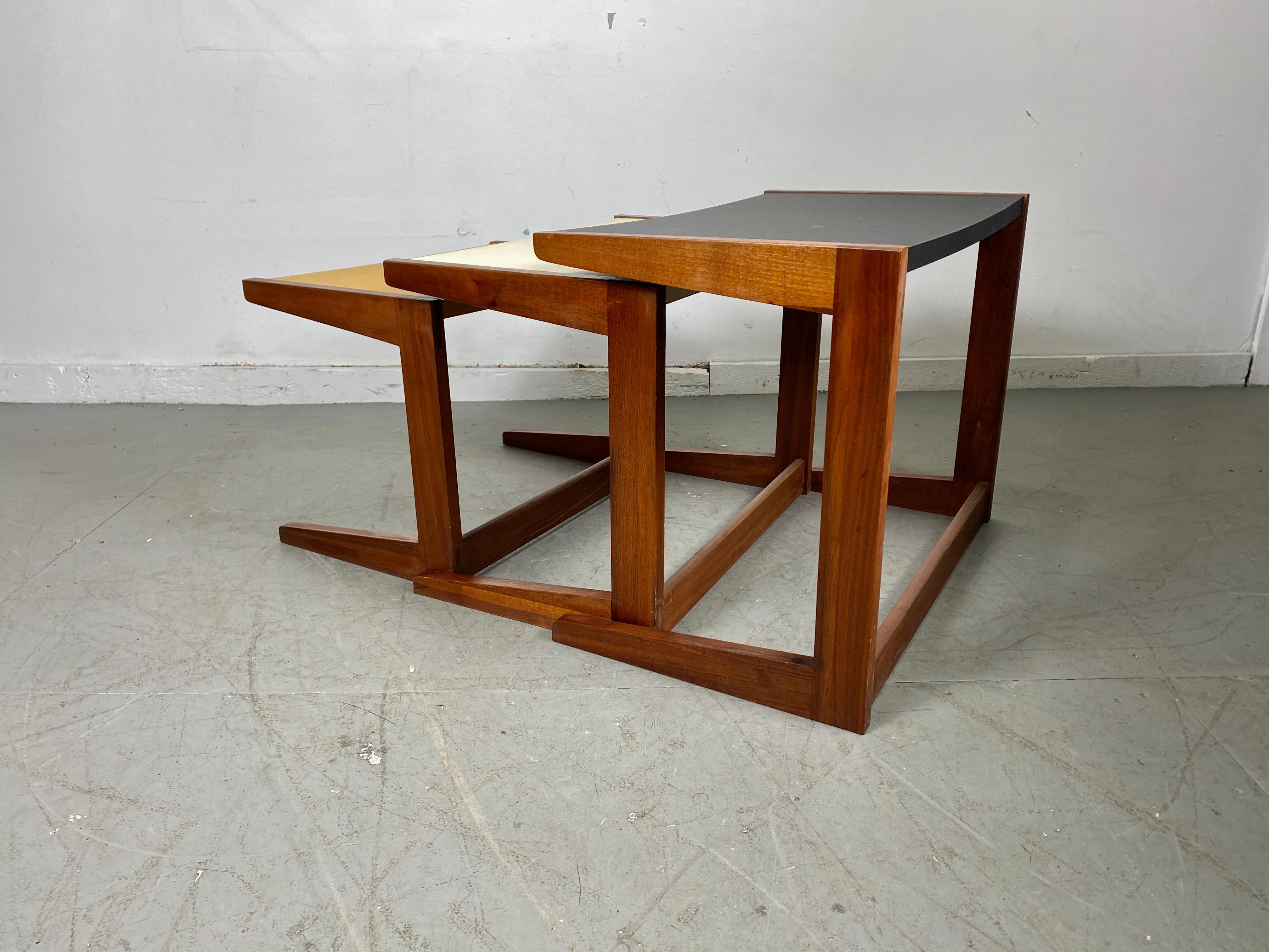 Stunning Set 3 Nesting Tables in the Mannor of Jens Risom For Sale 1