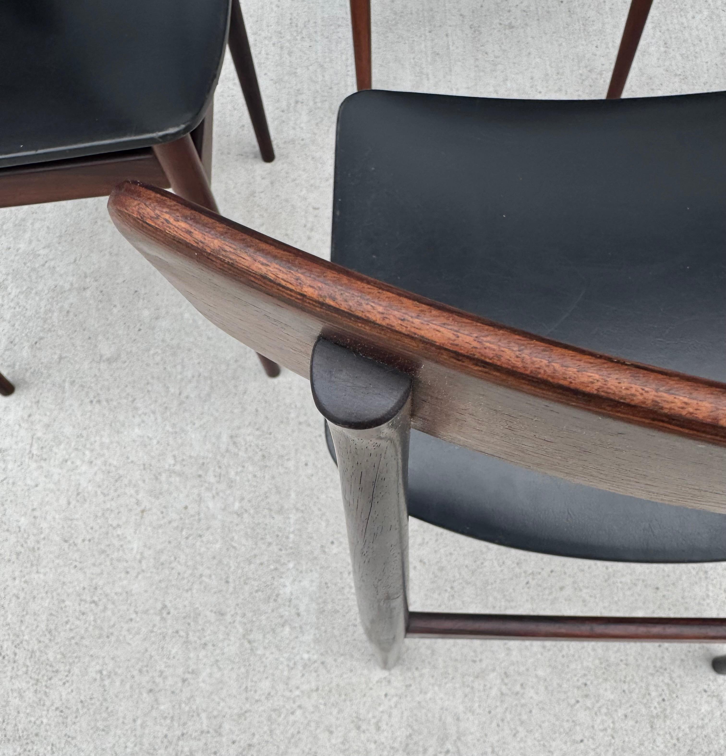 Atemberaubendes Set (4) dänische mODERNIST Esszimmerstühle aus Rosenholz, 1950er Jahre/ Frederik Kayser (Mitte des 20. Jahrhunderts) im Angebot