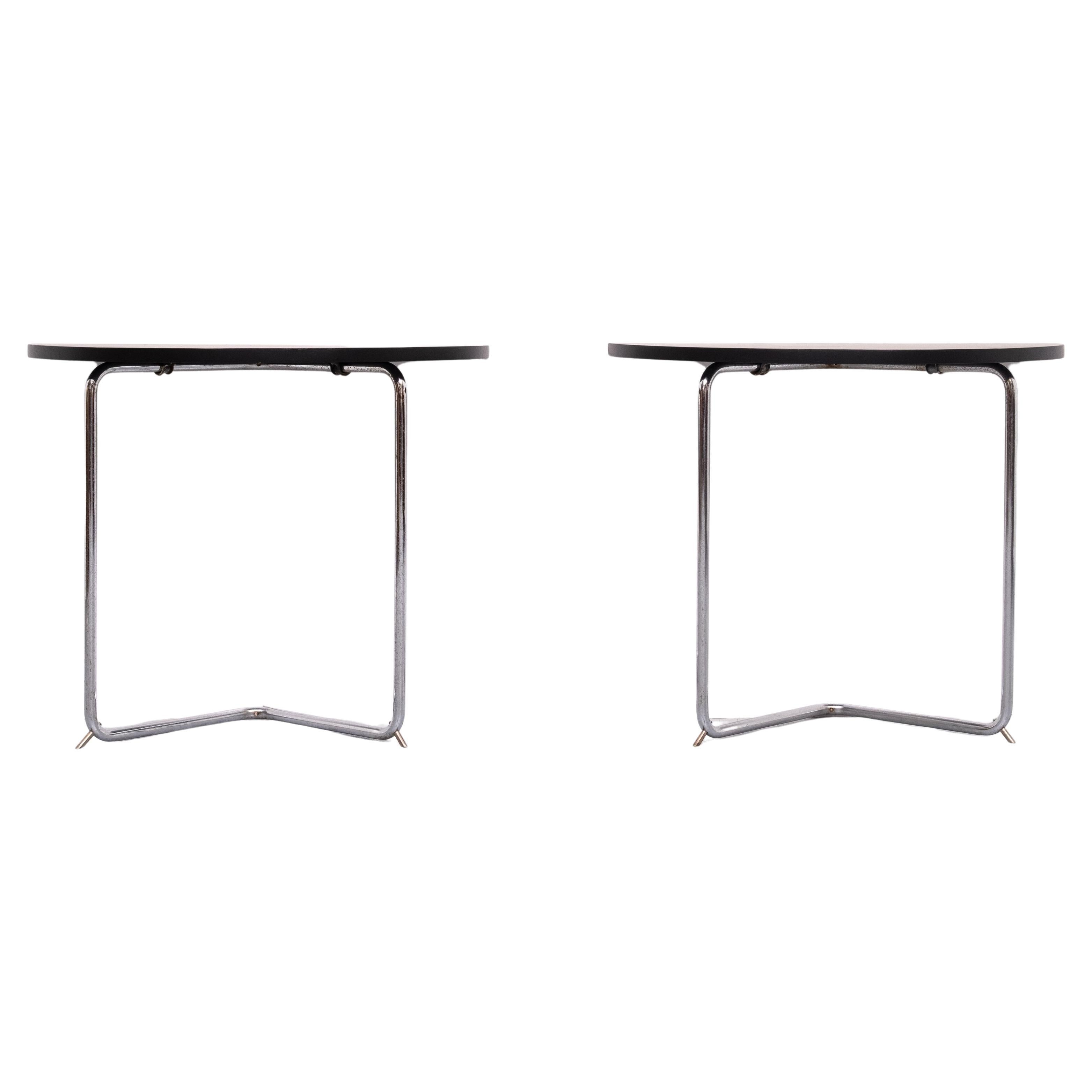 Allemand superbe ensemble de tables Bauhaus en forme de croissant.  1930s  attribuer  Thonet en vente