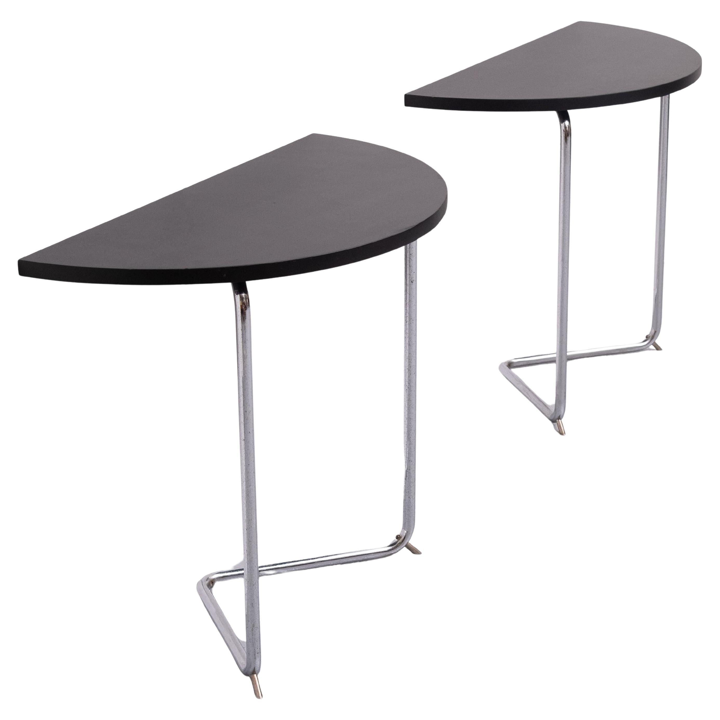 splendido set di tavoli a mezzaluna Bauhaus.  1930s  attrib  Thonet