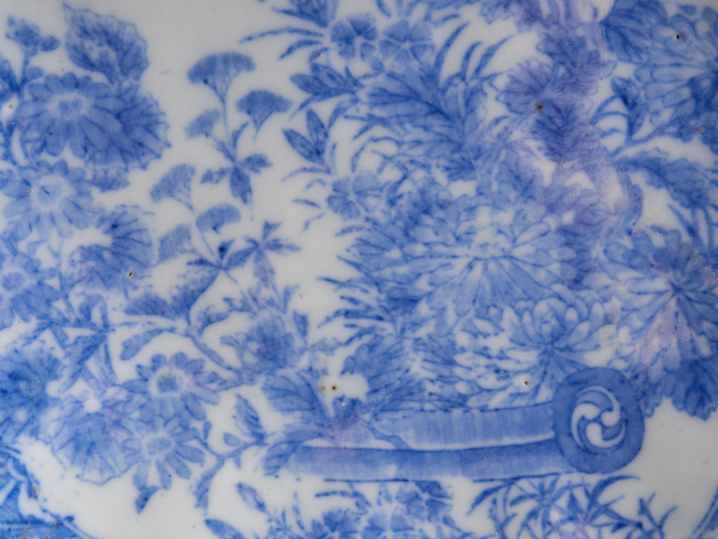 Stunning Set of 3 White Ceramic Plates with Ornate Indigo Blue Designs In Good Condition In Leuven , BE