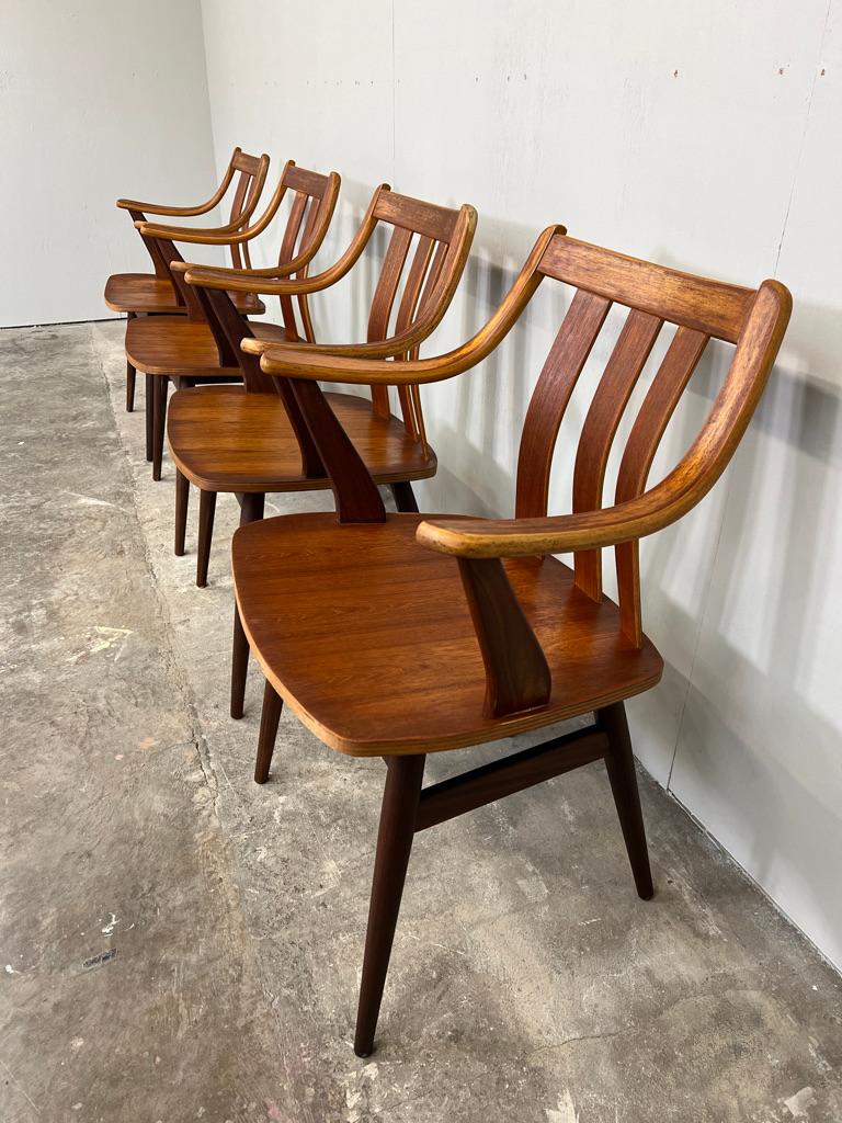 Atemberaubendes Set von 4 Vintage Retro-Esszimmerstühlen aus Teakholz, gebogenem Holz, 1960er Jahre, Bio im Angebot 1