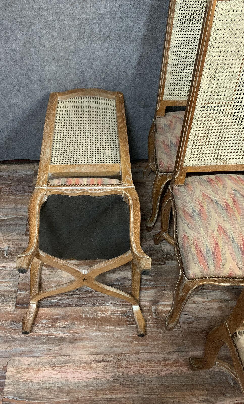 Erhöhen Sie Ihr Esserlebnis mit diesem prächtigen Satz von sechs Louis XV-Stühlen mit hoher Rückenlehne, die aus keramisiertem Holz gefertigt sind und auf die Zeit um 1900 zurückgehen.

Jeder Stuhl verfügt über eine wunderschön gepolsterte
