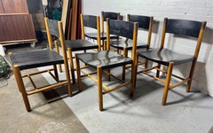 Superbe ensemble de 6 sièges modernistes en Oak /Lacquer sculptés d'après Charlotte Perriand