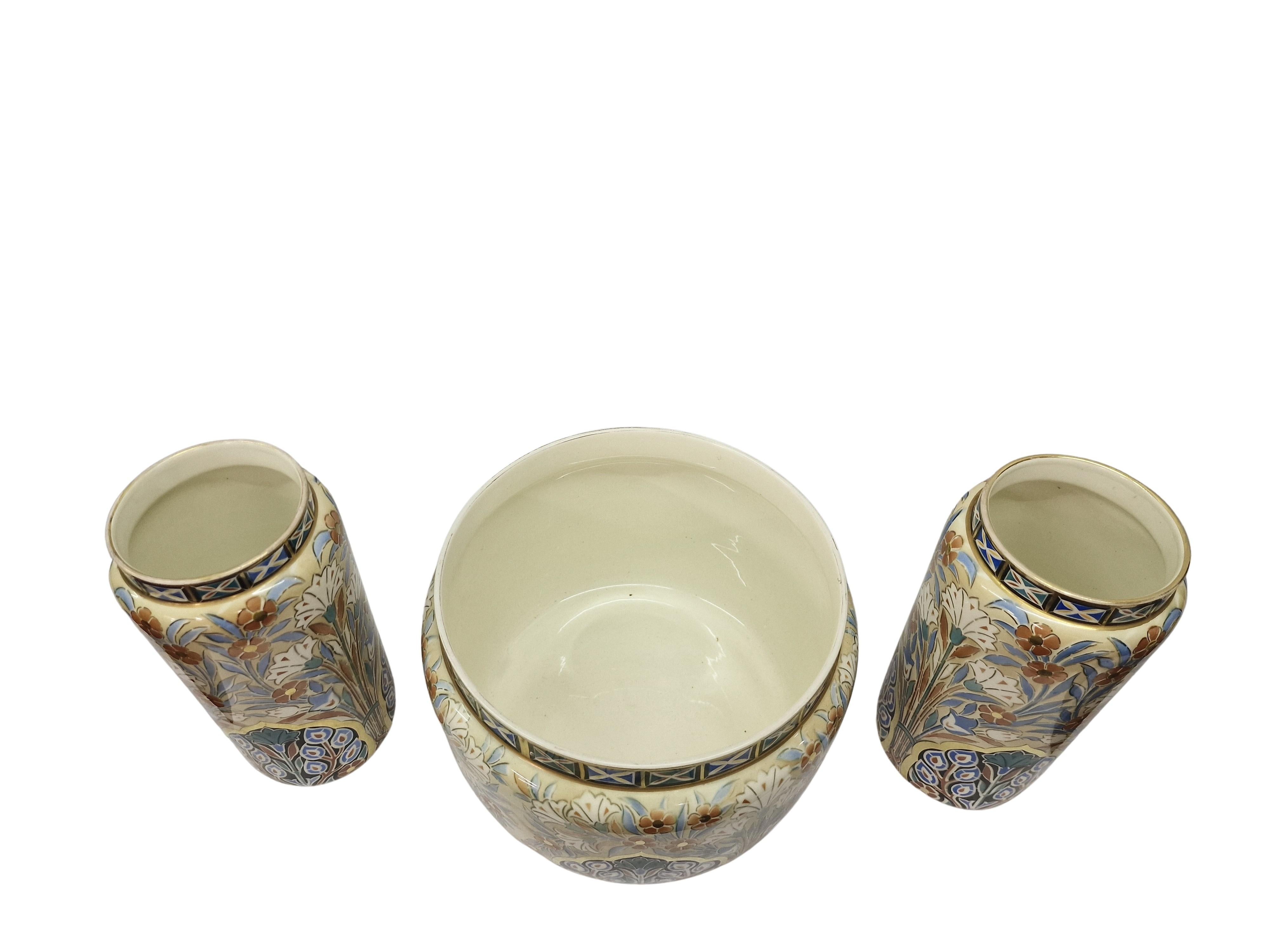 Wonderful complete set, consisting of a planter and two vases, made by Keller Guerin Luneville around 1900 in the Art Nouveau style, France.

This set consists of three objects with the same design, featuring acanthus leaves and multicolored