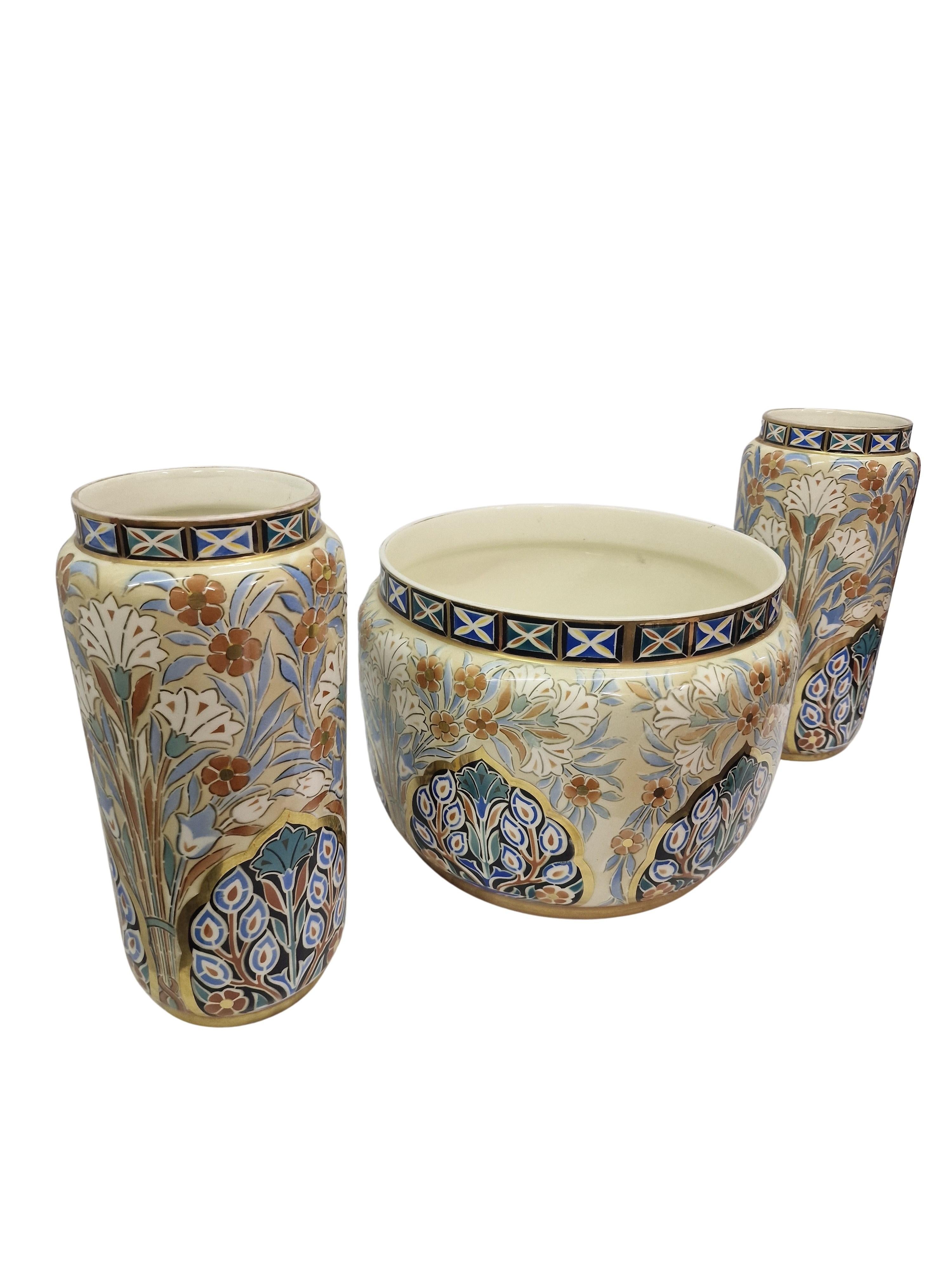 Art nouveau Superbe ensemble composé d'une jardinière et de deux vases, Keller & Guérin Luneville 1900, France en vente