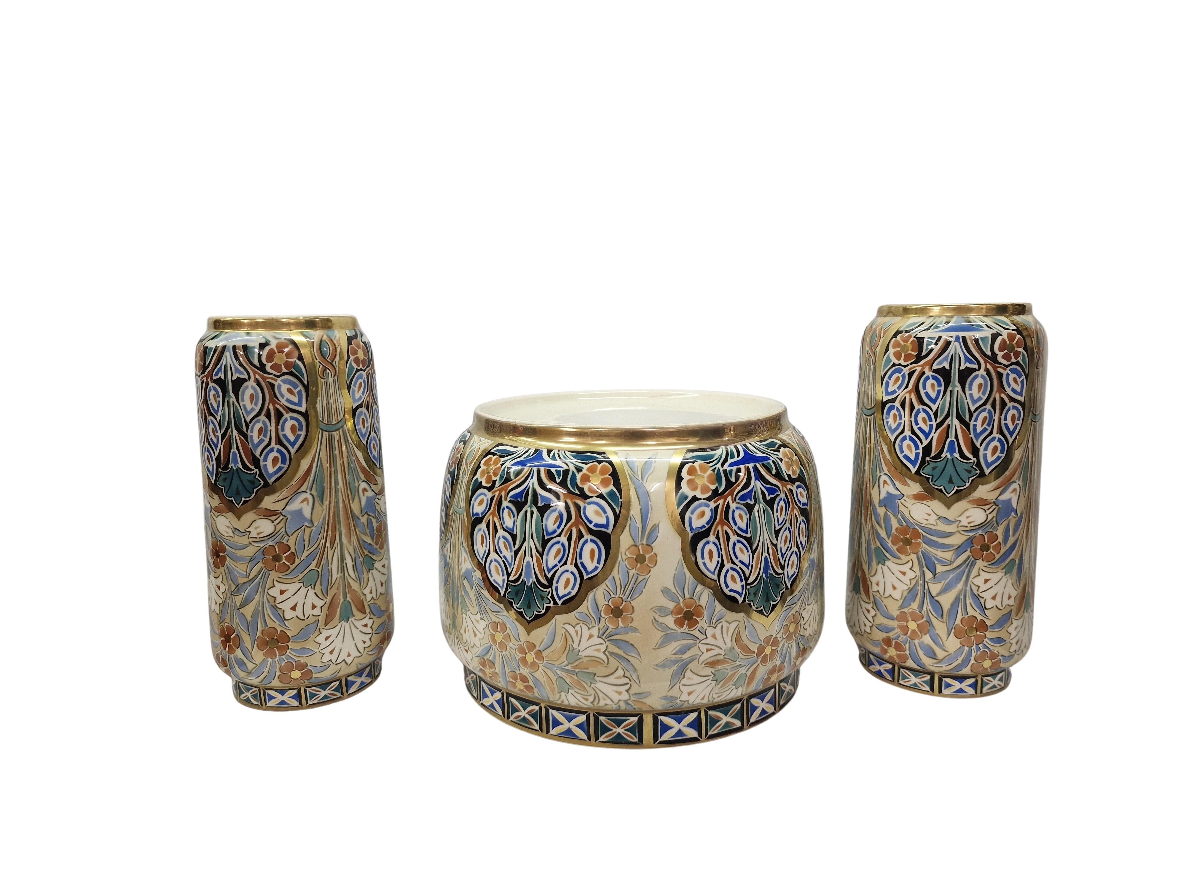 Vernissé Superbe ensemble composé d'une jardinière et de deux vases, Keller & Guérin Luneville 1900, France en vente